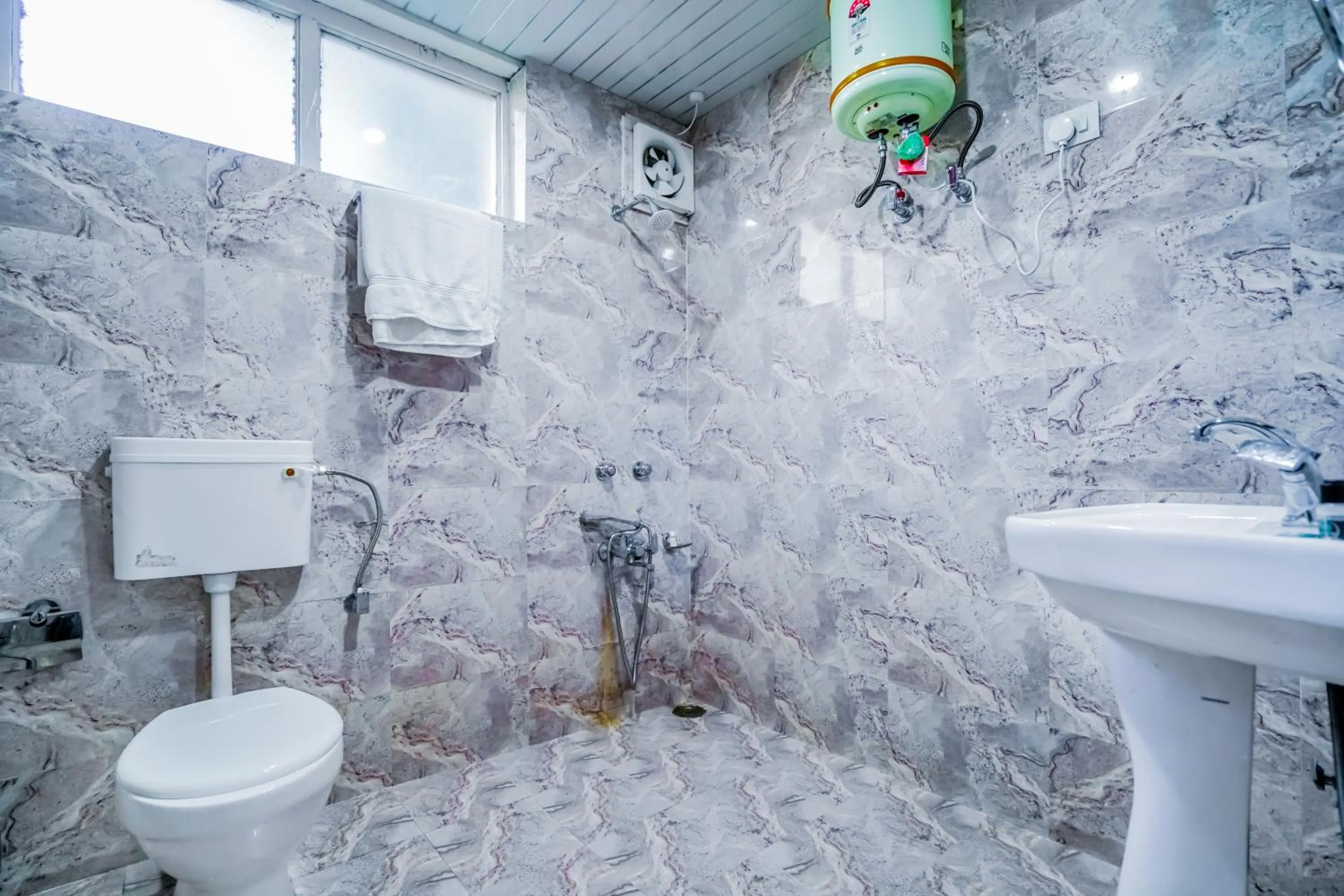 Bathroom in The Bunksters Mcleodganj, Dharmkot