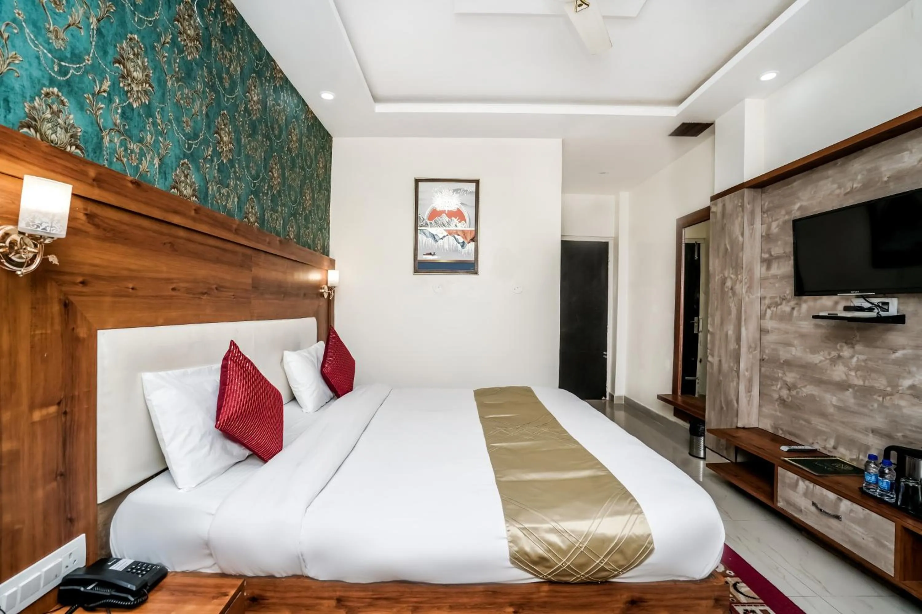 Communal lounge/ TV room, Bed in The Bunksters Mcleodganj, Dharmkot