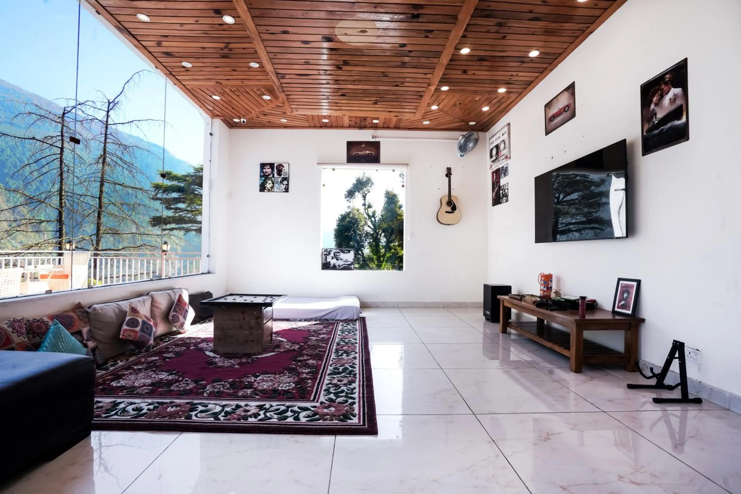 Communal lounge/ TV room in The Bunksters Mcleodganj, Dharmkot