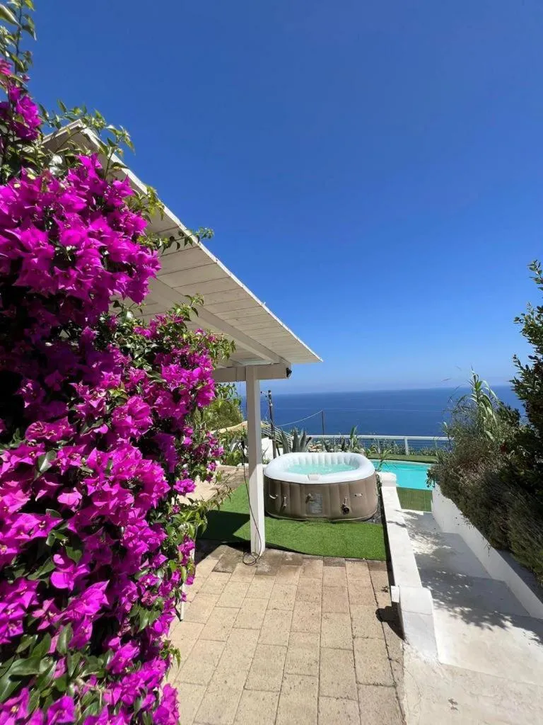 Swimming pool in Hotel Borgo Cacciatori