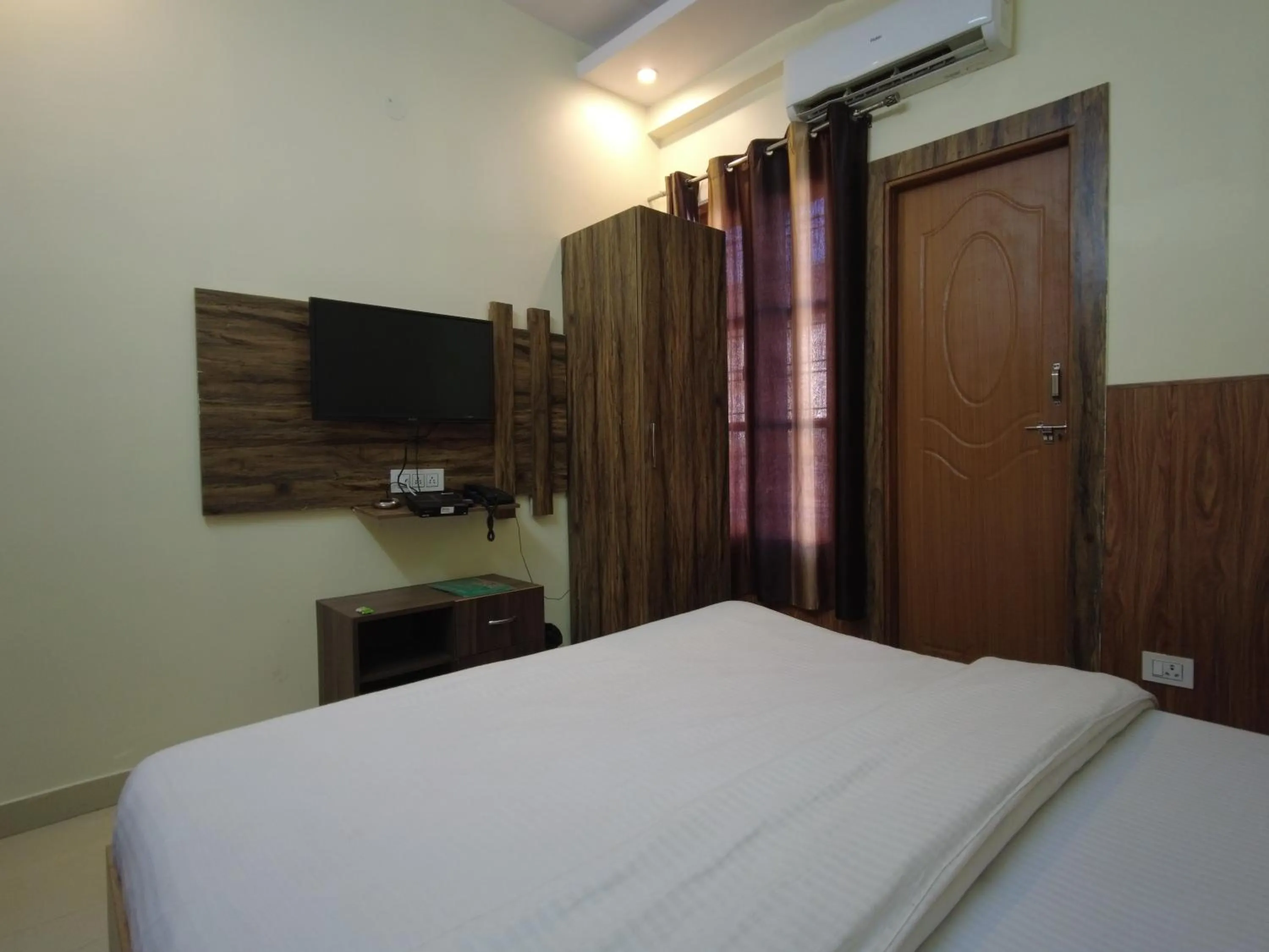 Bed in Home Stay Green View Doon