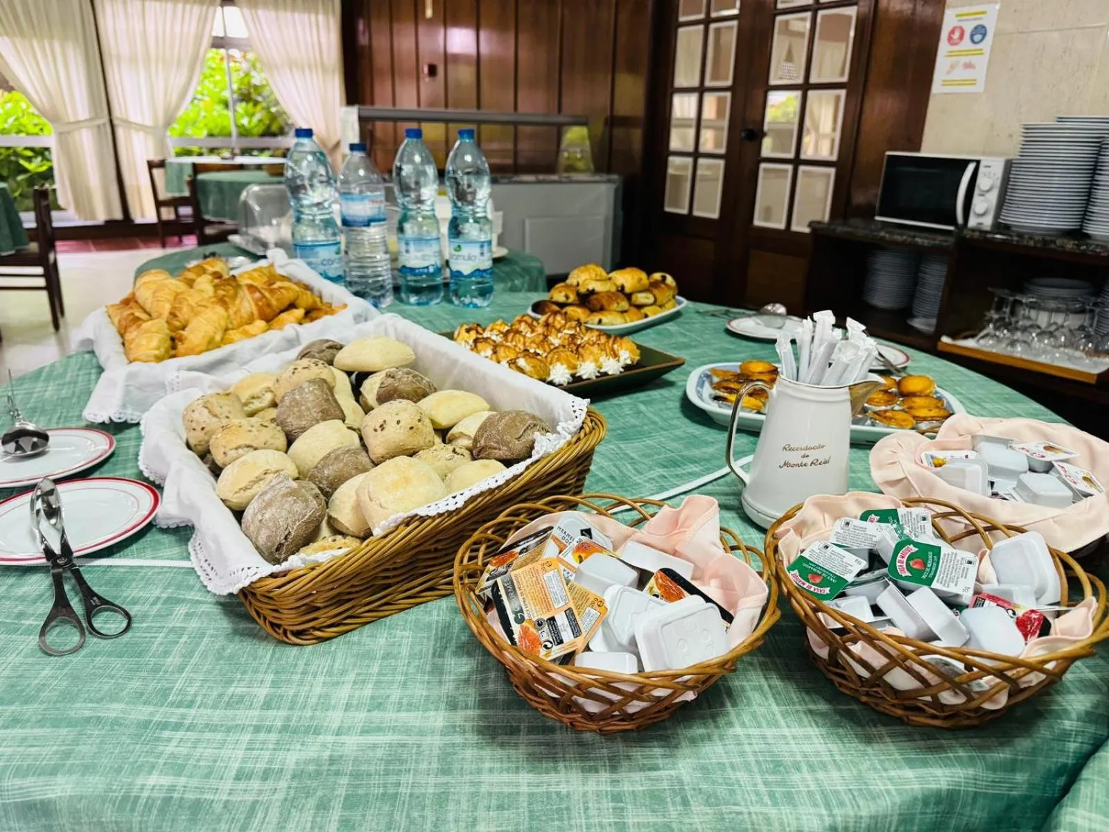 Breakfast in Hotel Colmeia