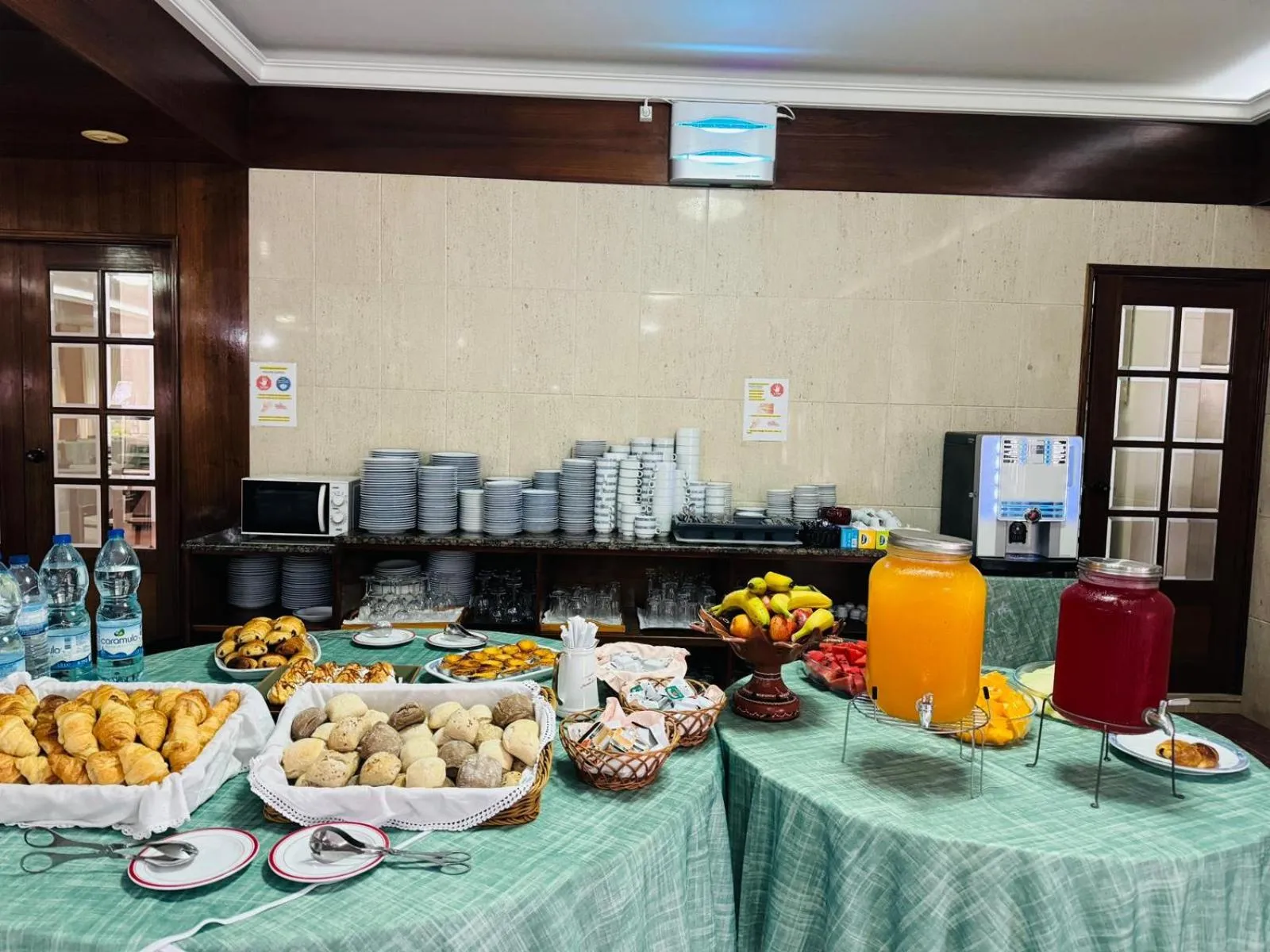 Breakfast in Hotel Colmeia