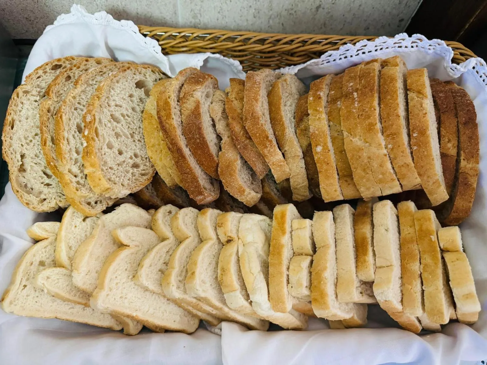 Buffet breakfast in Hotel Colmeia