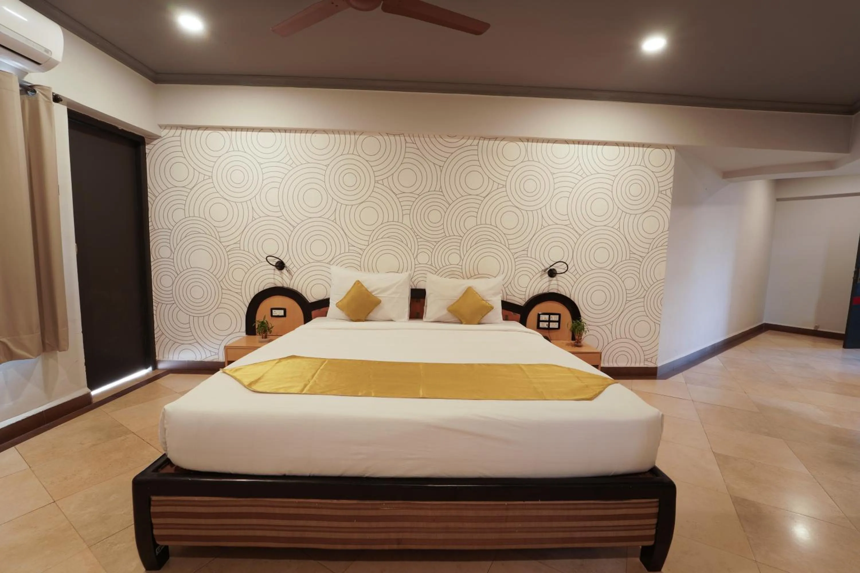 Photo of the whole room, Bed in The Treat Hotel