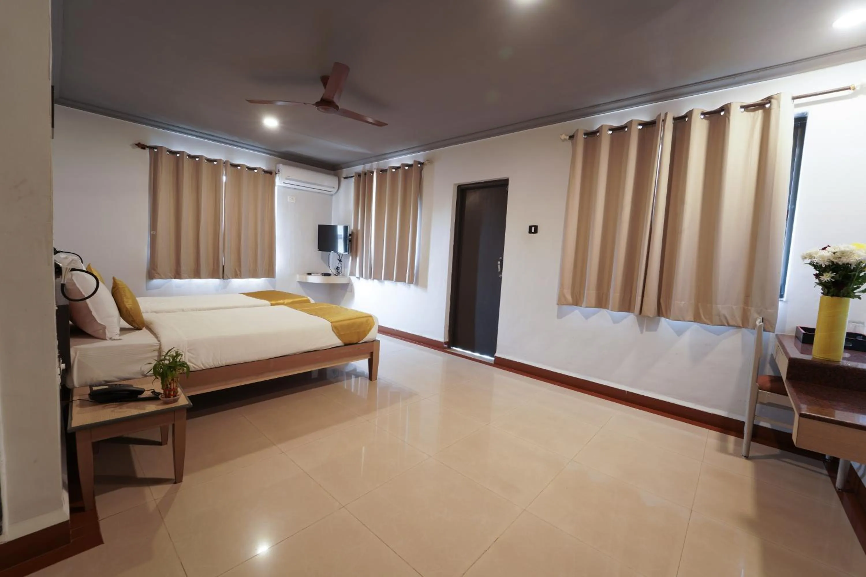 Photo of the whole room, Bed in The Treat Hotel