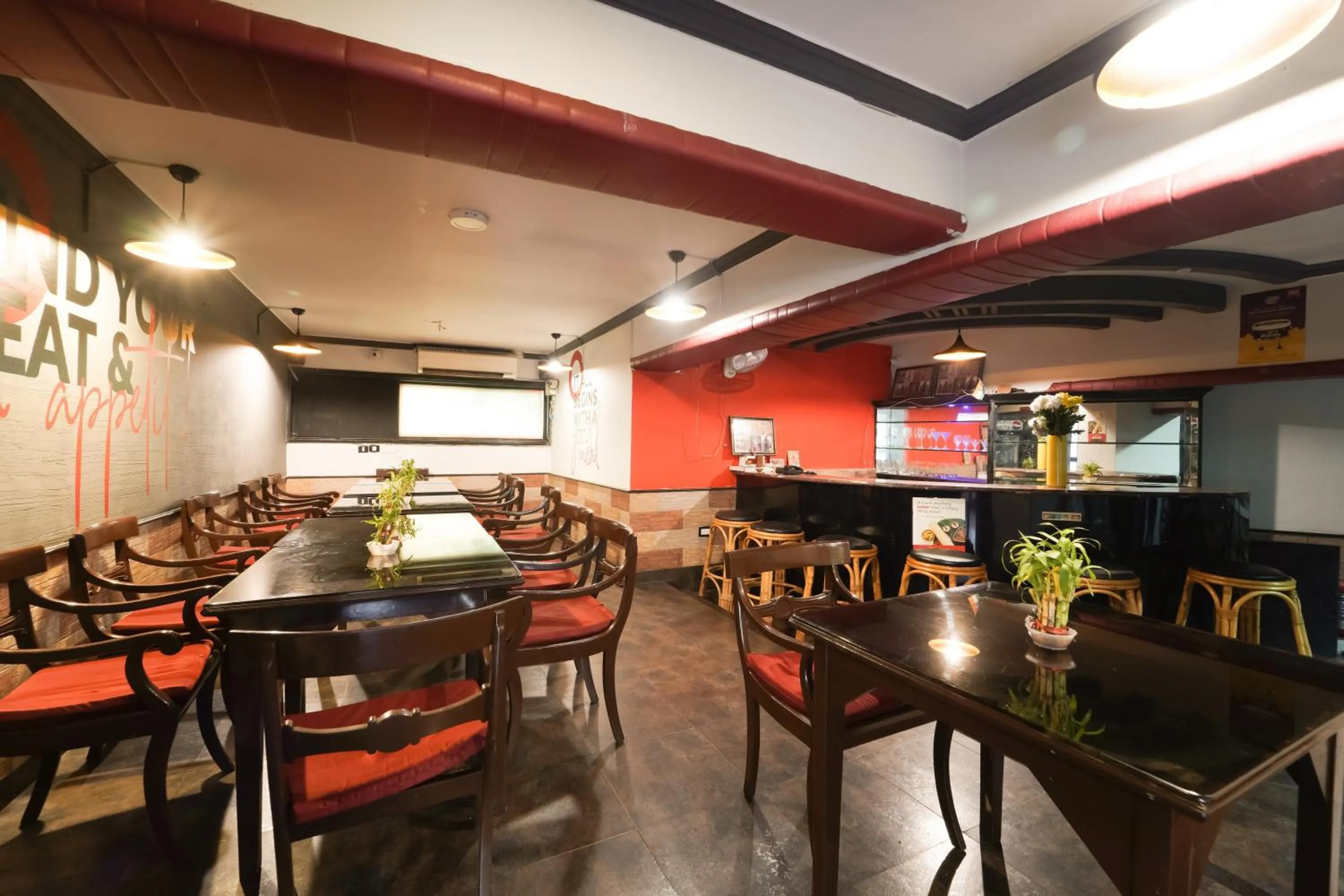 Restaurant/places to eat in The Treat Hotel