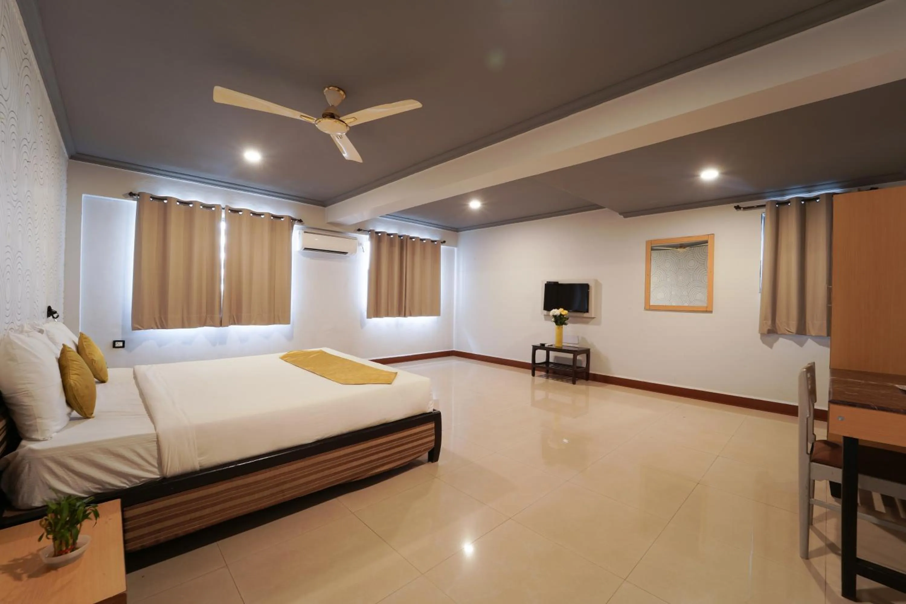 Photo of the whole room, Bed in The Treat Hotel