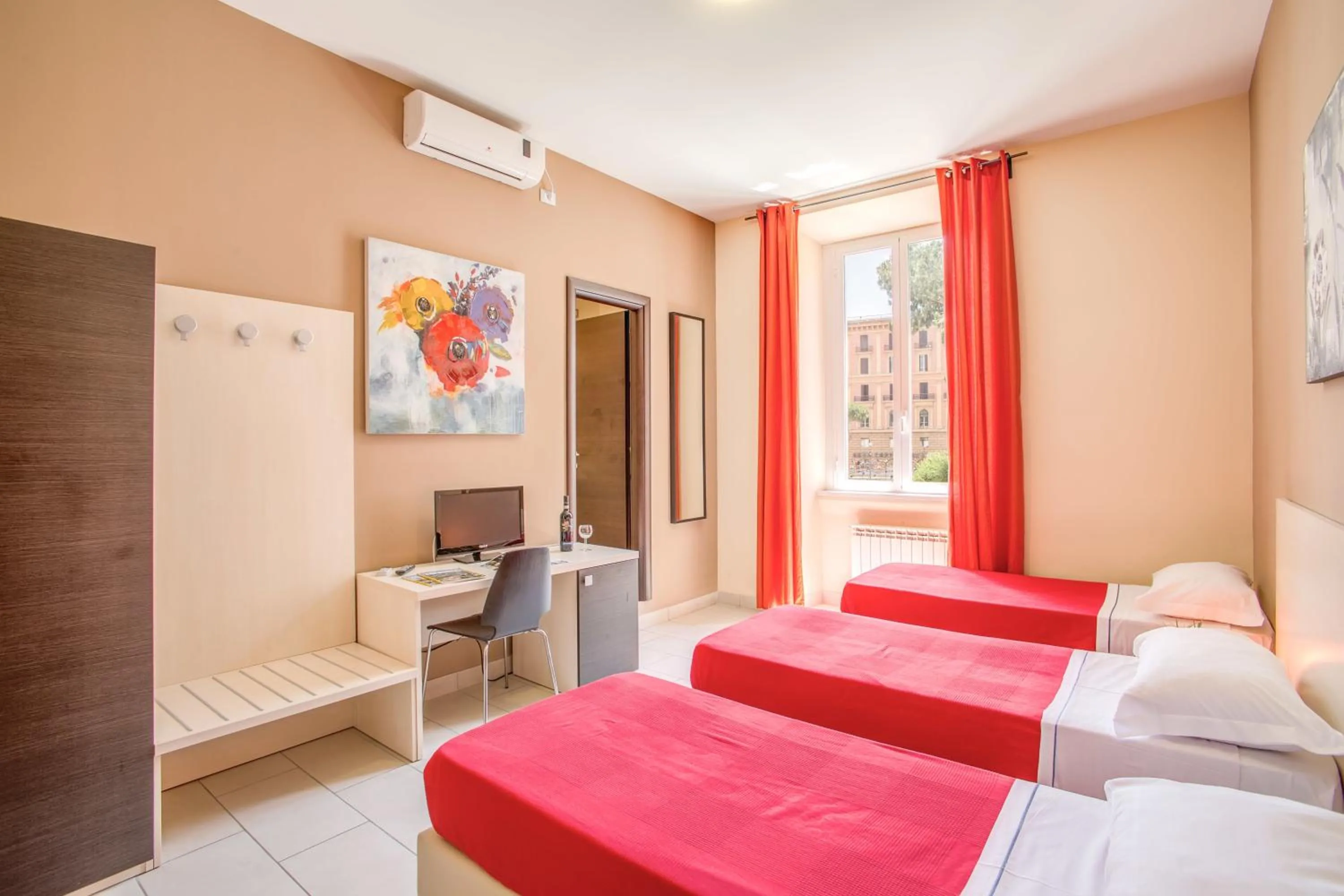 Bedroom, Bed in Hotel Mosaic Central Rome