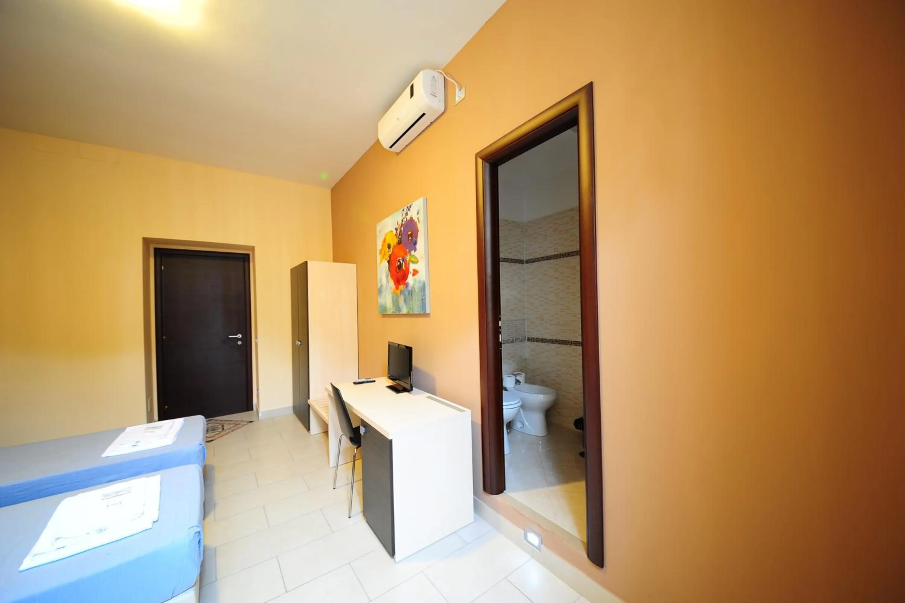 Photo of the whole room, Bed in Hotel Mosaic Central Rome