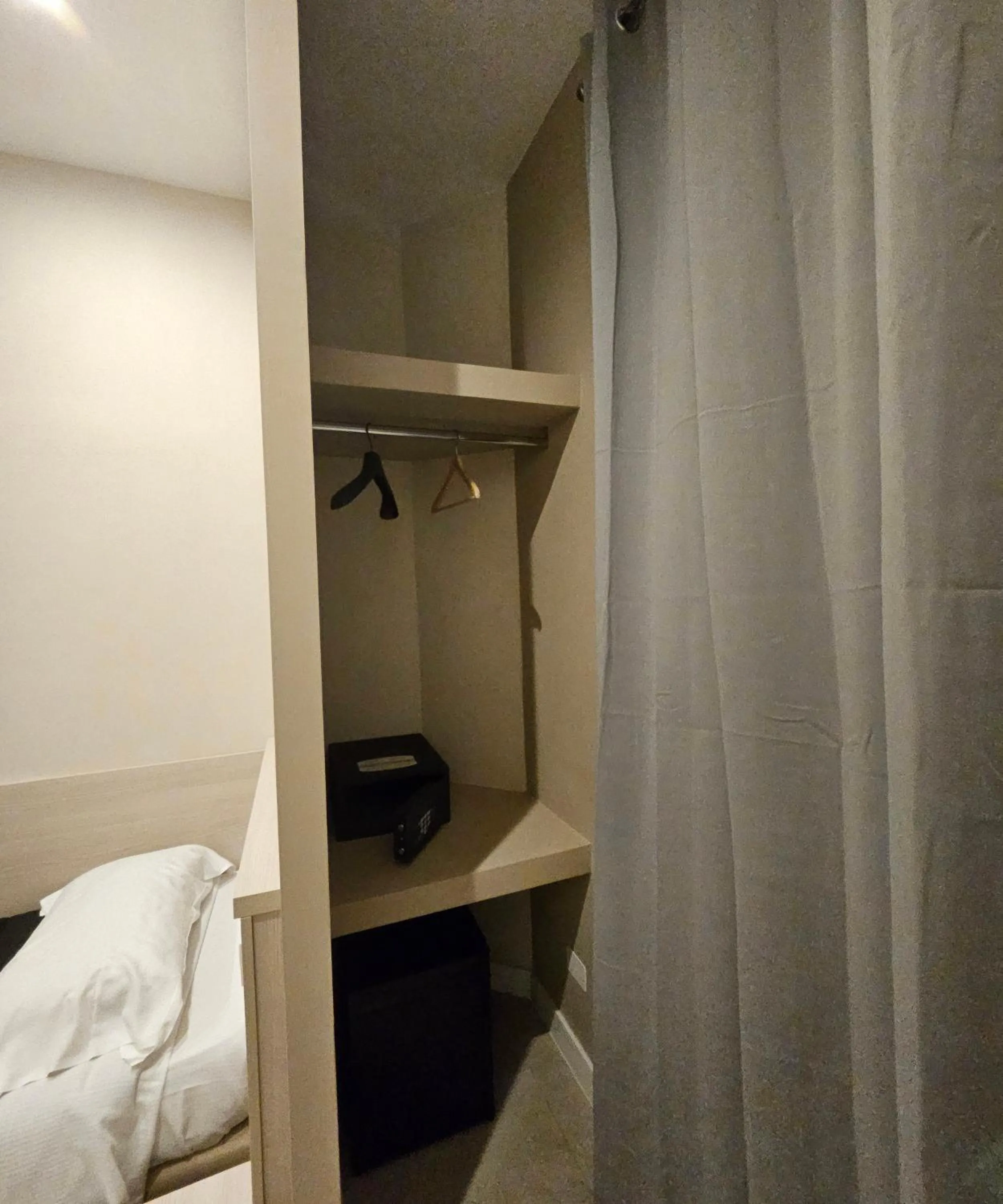 Bedroom, Bed in Hotel Mosaic Central Rome