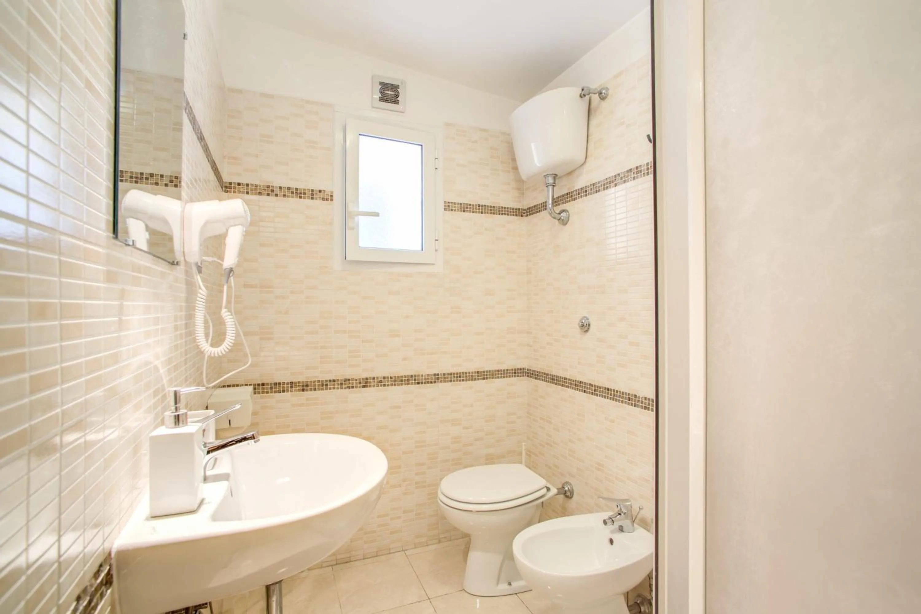 Bathroom in Hotel Mosaic Central Rome