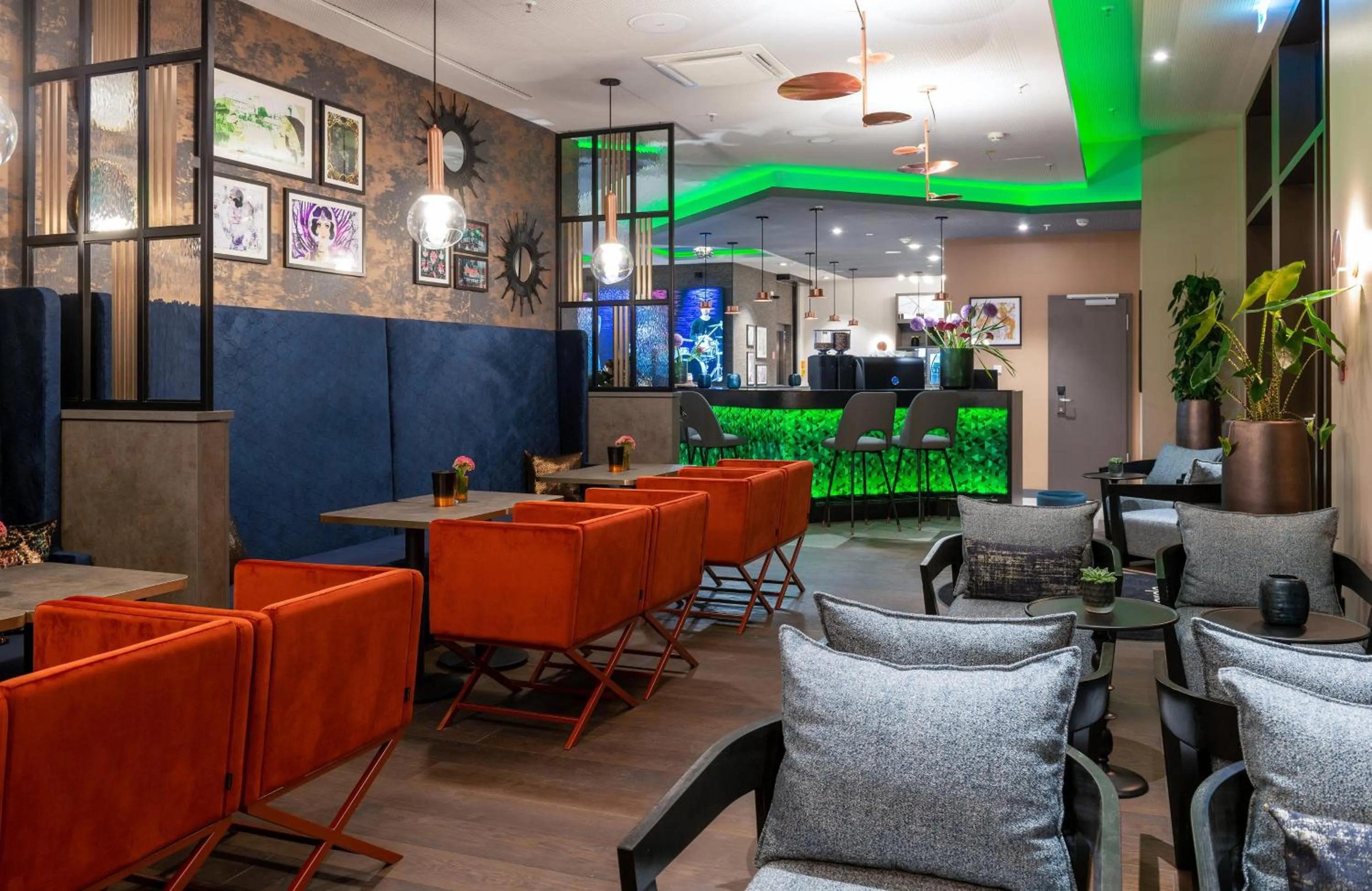 Lounge or bar in Leonardo Royal Hotel Nürnberg