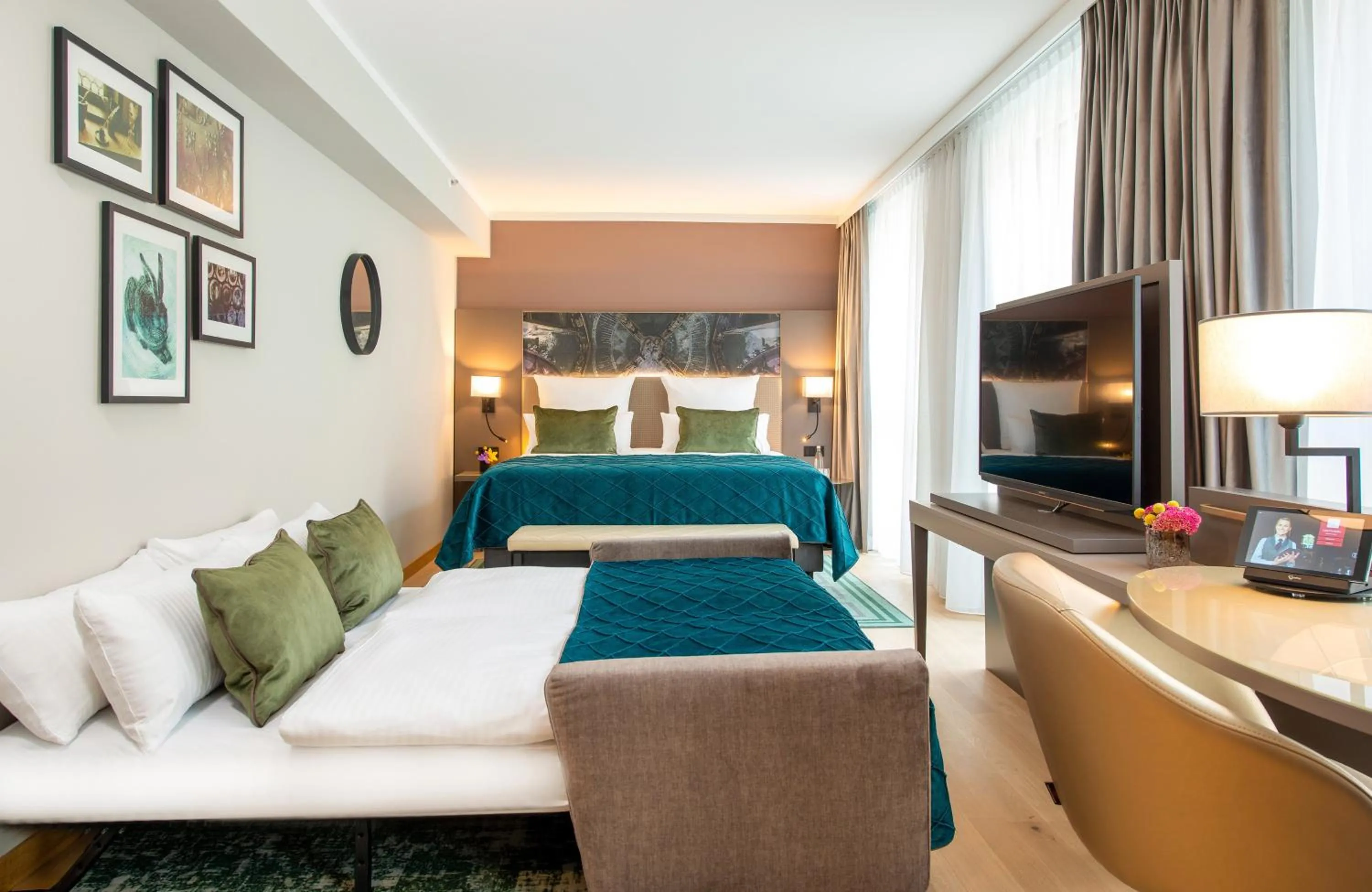 Property building, Bed in Leonardo Royal Hotel Nürnberg