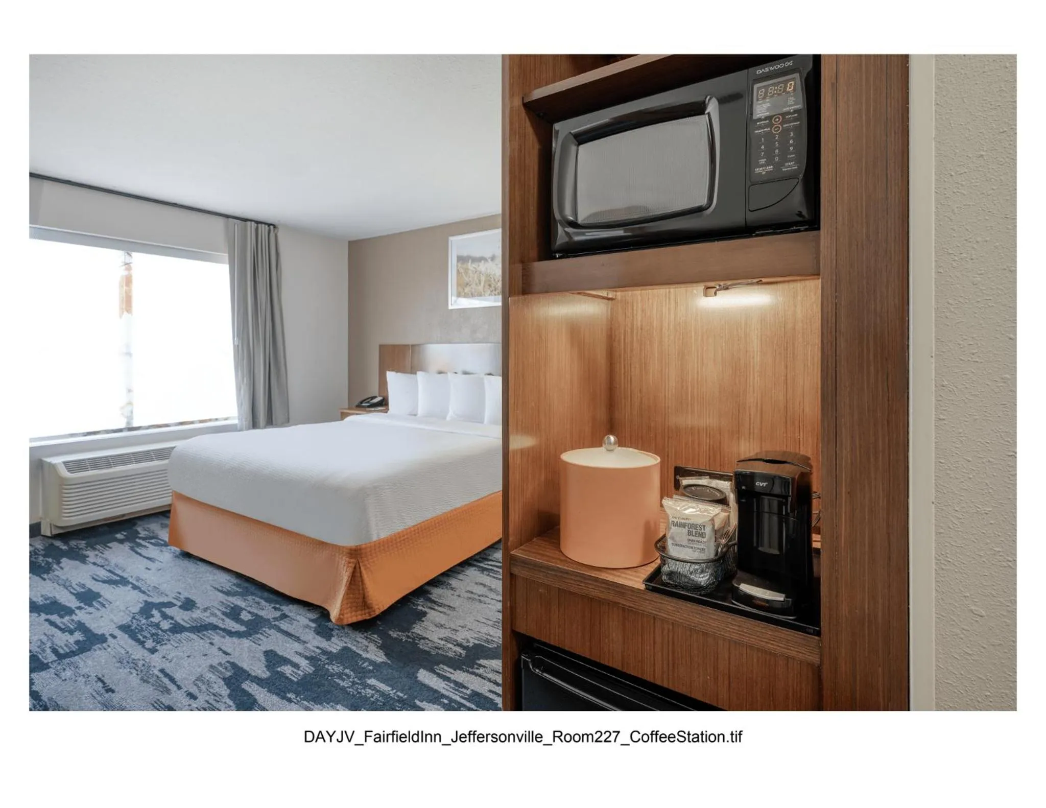 Bed in Fairfield Inn & Suites by Marriott Jeffersonville I-71