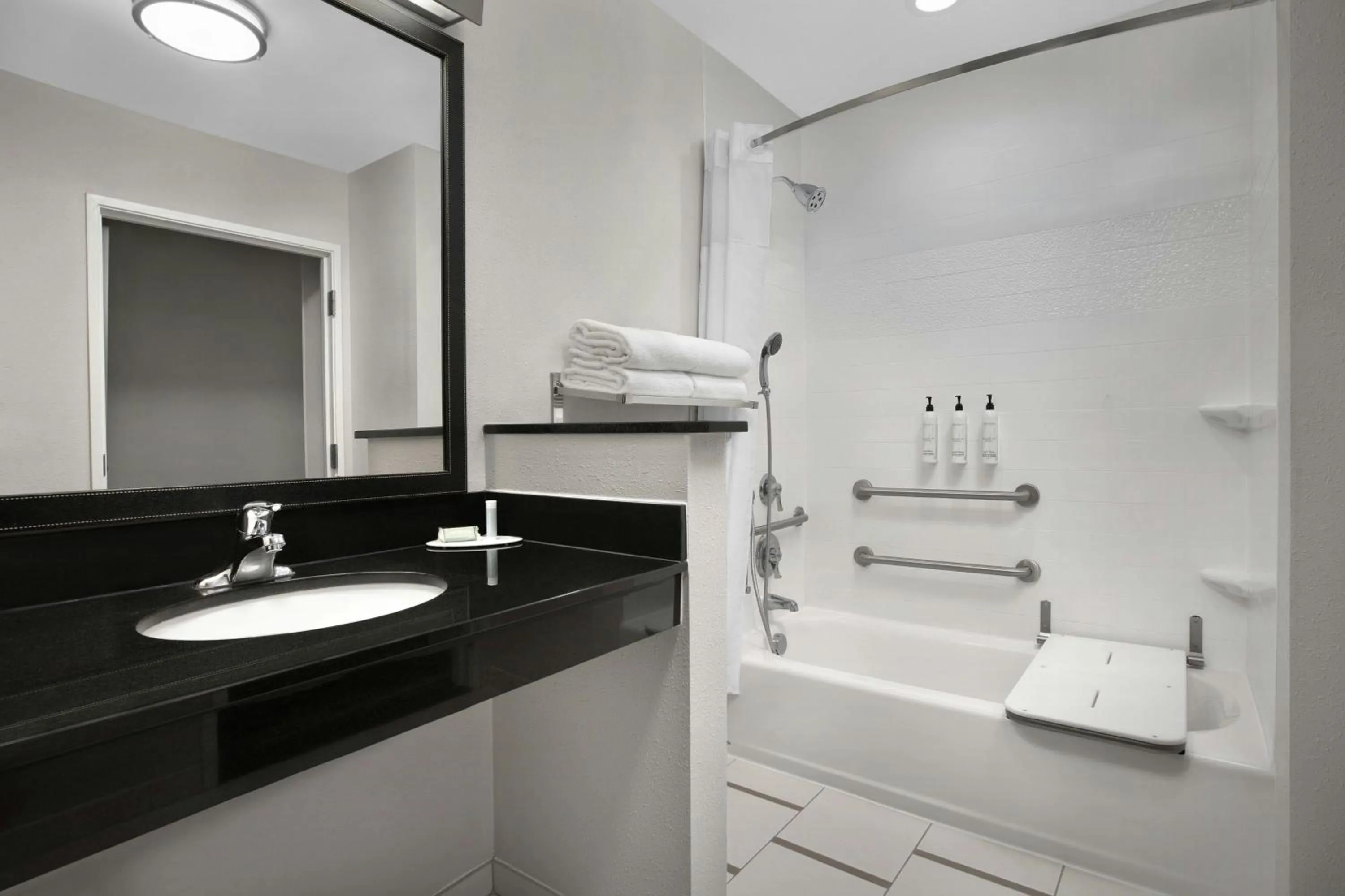 Photo of the whole room in Fairfield Inn & Suites by Marriott Jeffersonville I-71