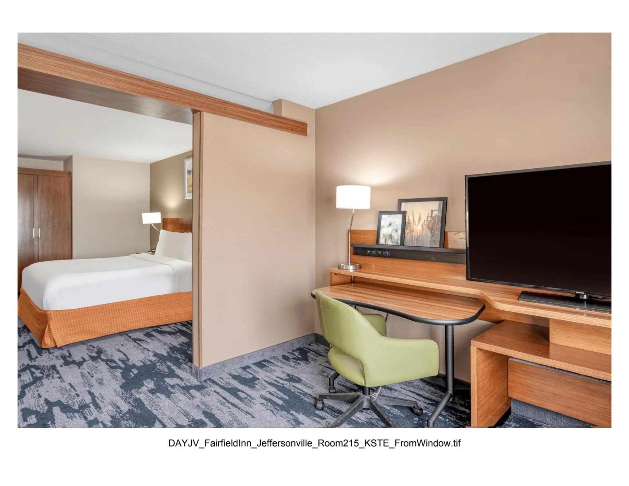 Bed in Fairfield Inn & Suites by Marriott Jeffersonville I-71