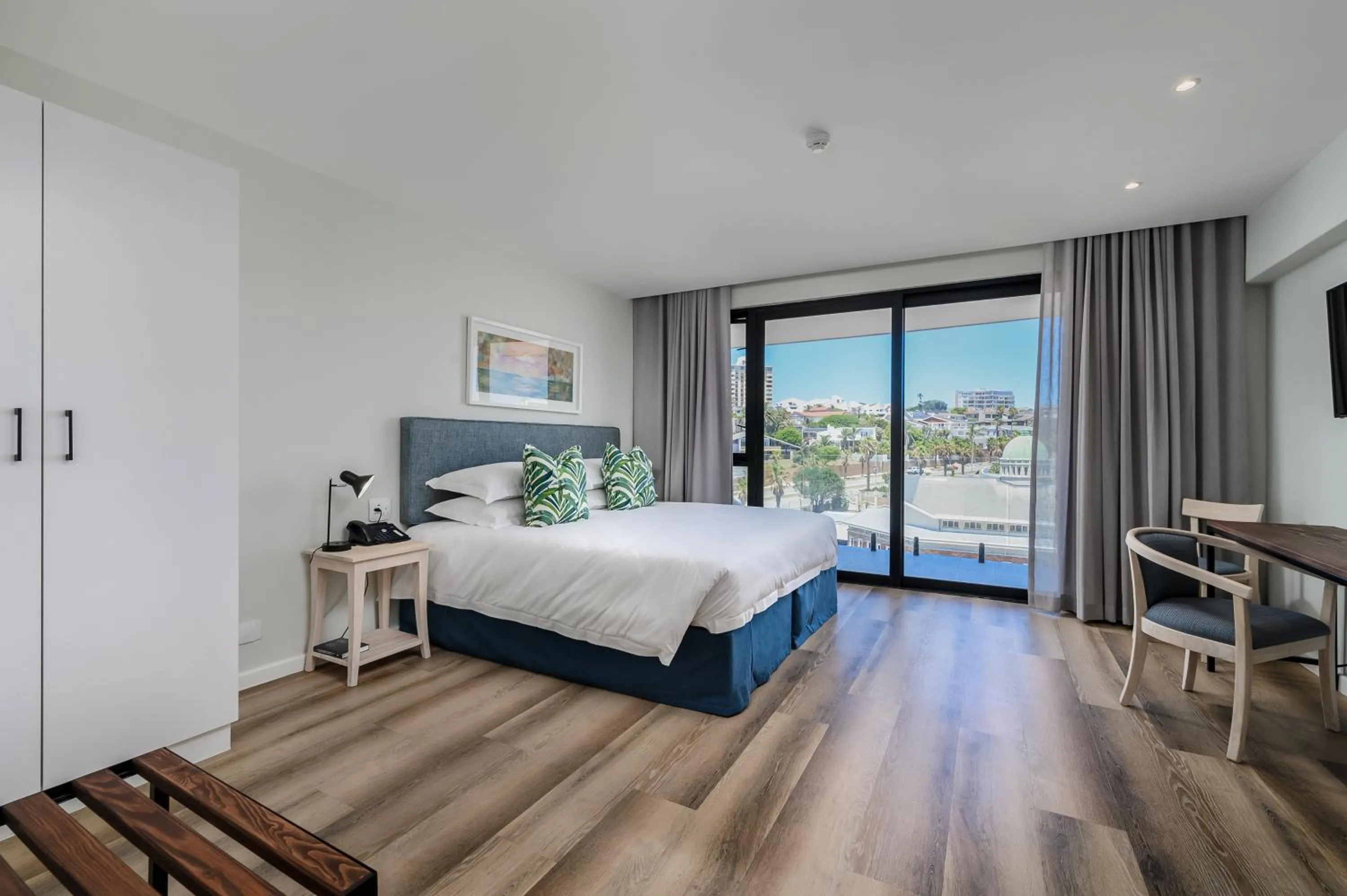 Photo of the whole room, Bed in Paxton Luxury Apartments self-catering