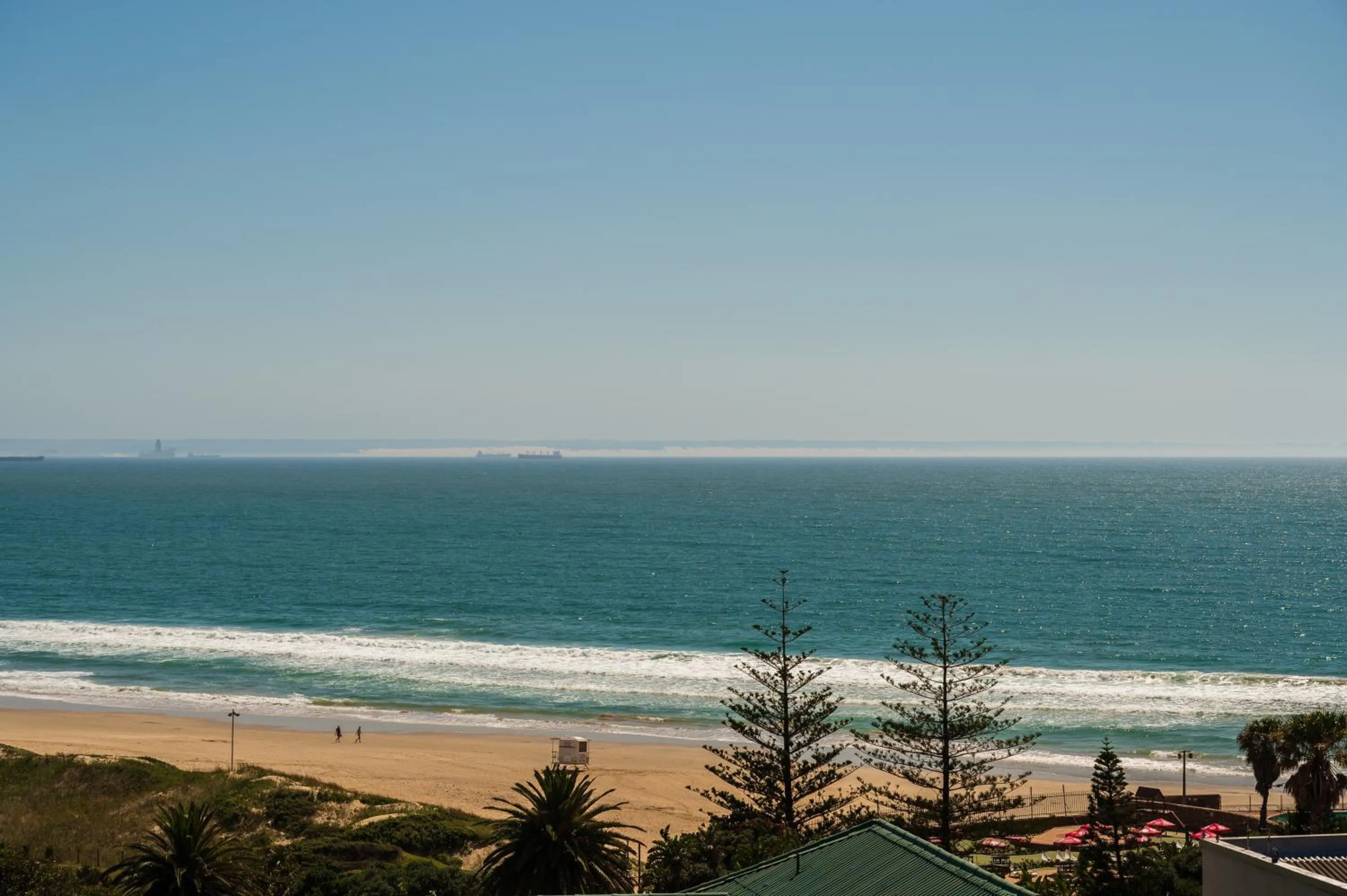 Beach in Paxton Luxury Apartments self-catering