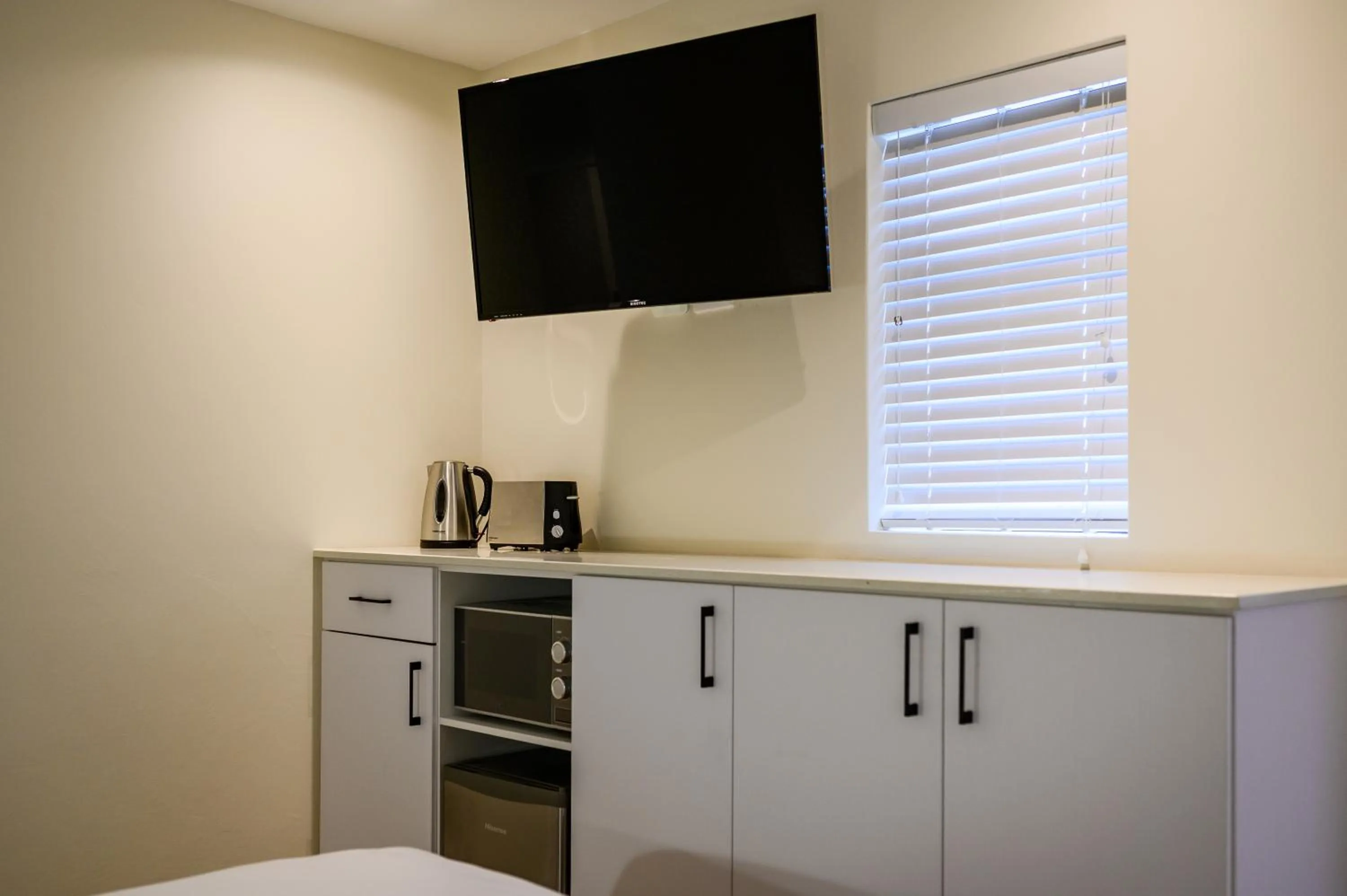 TV and multimedia in Paxton Luxury Apartments self-catering