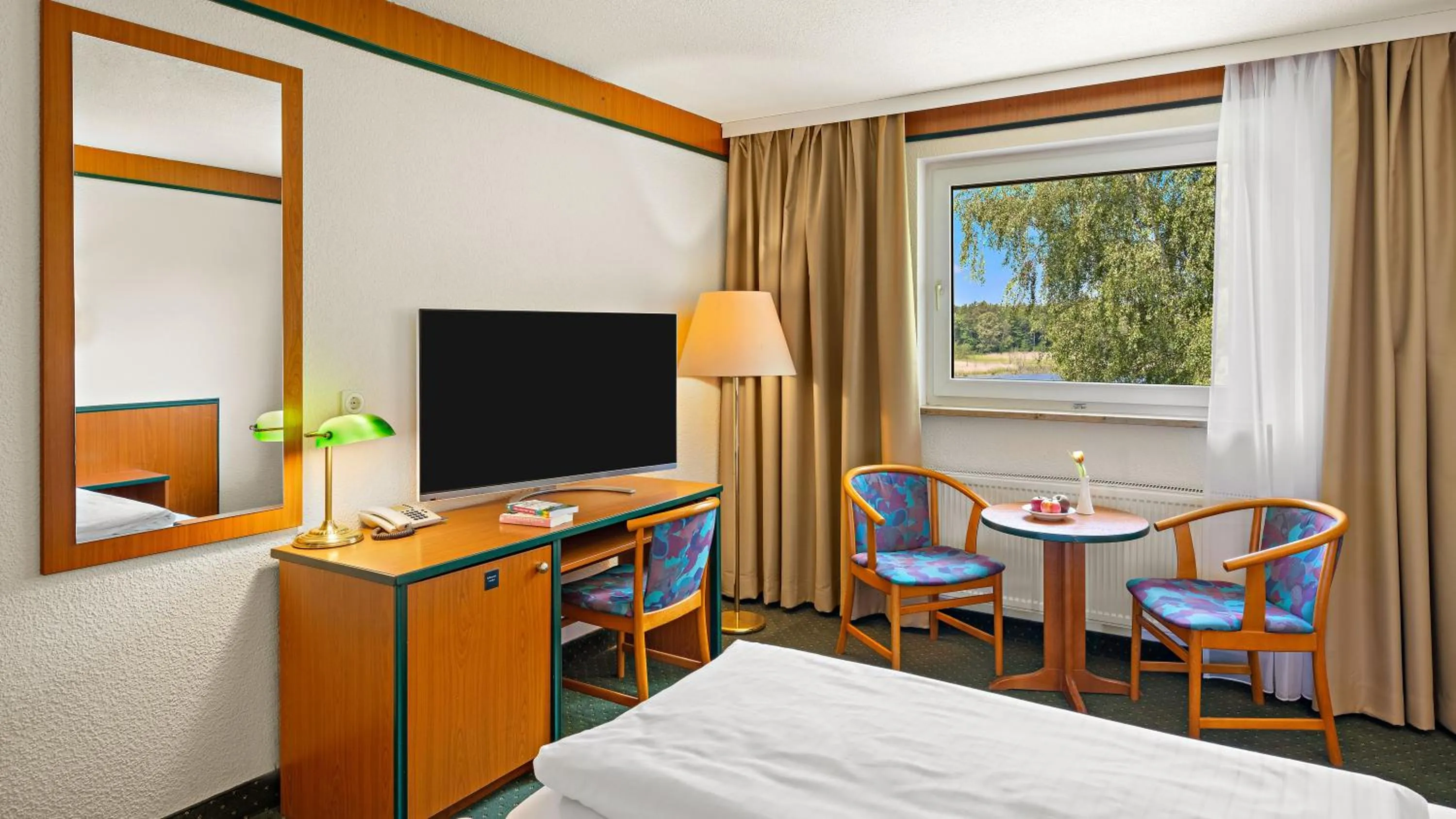 Photo of the whole room, Bed in Seehotel Mühlenhaus