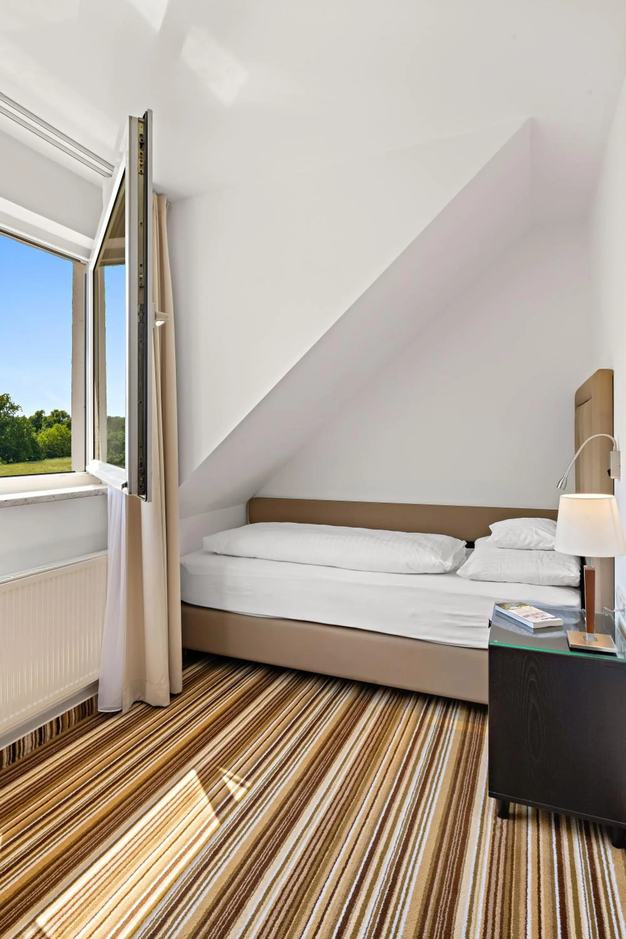Photo of the whole room, Bed in Seehotel Mühlenhaus