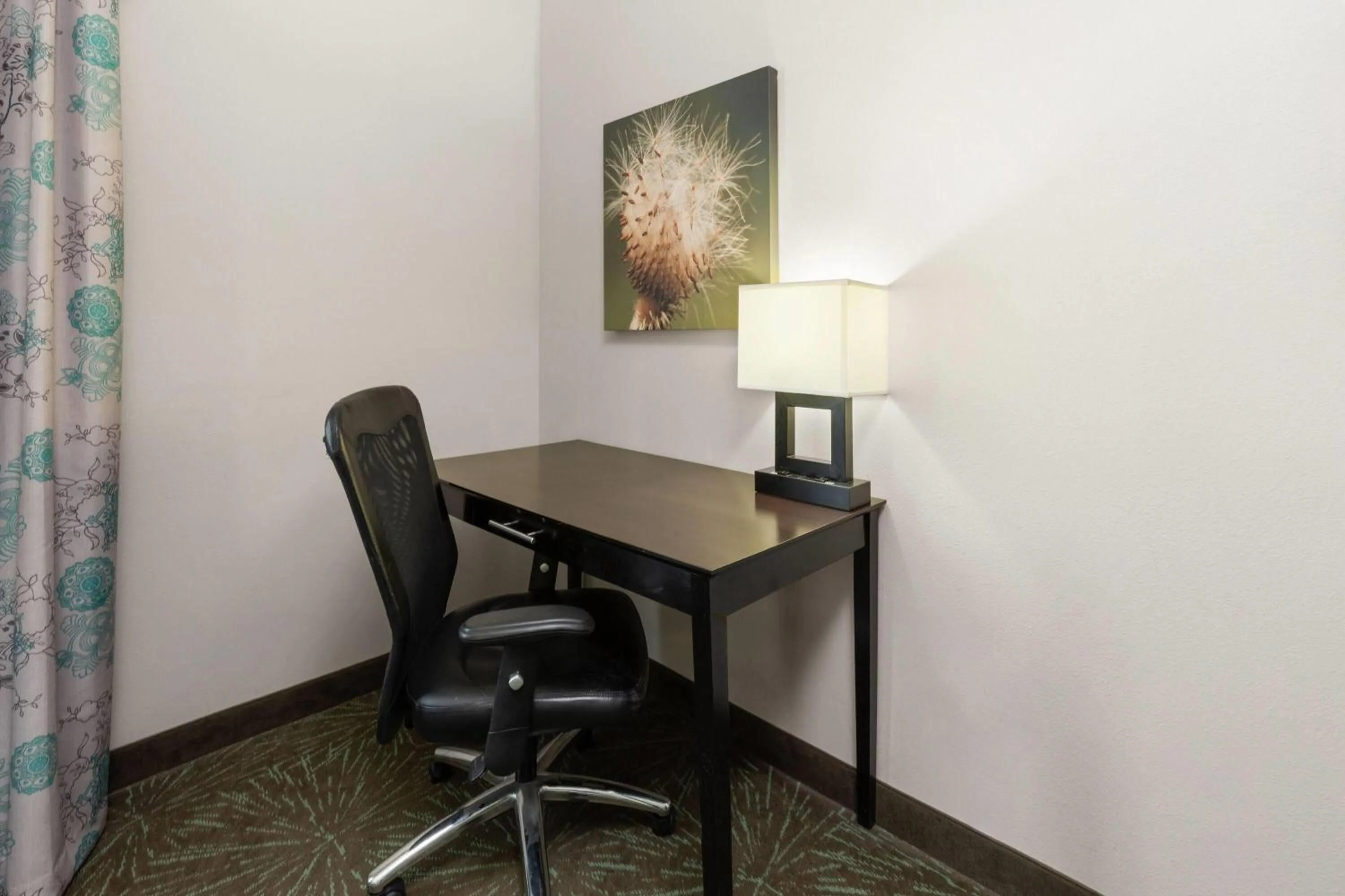 Photo of the whole room in Baymont by Wyndham Andrews TX