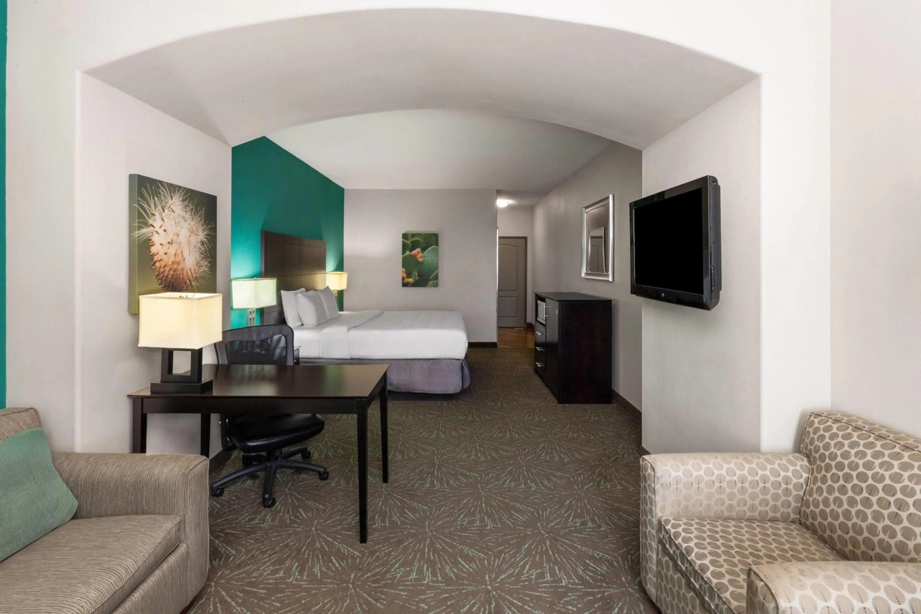 Photo of the whole room in Baymont by Wyndham Andrews TX