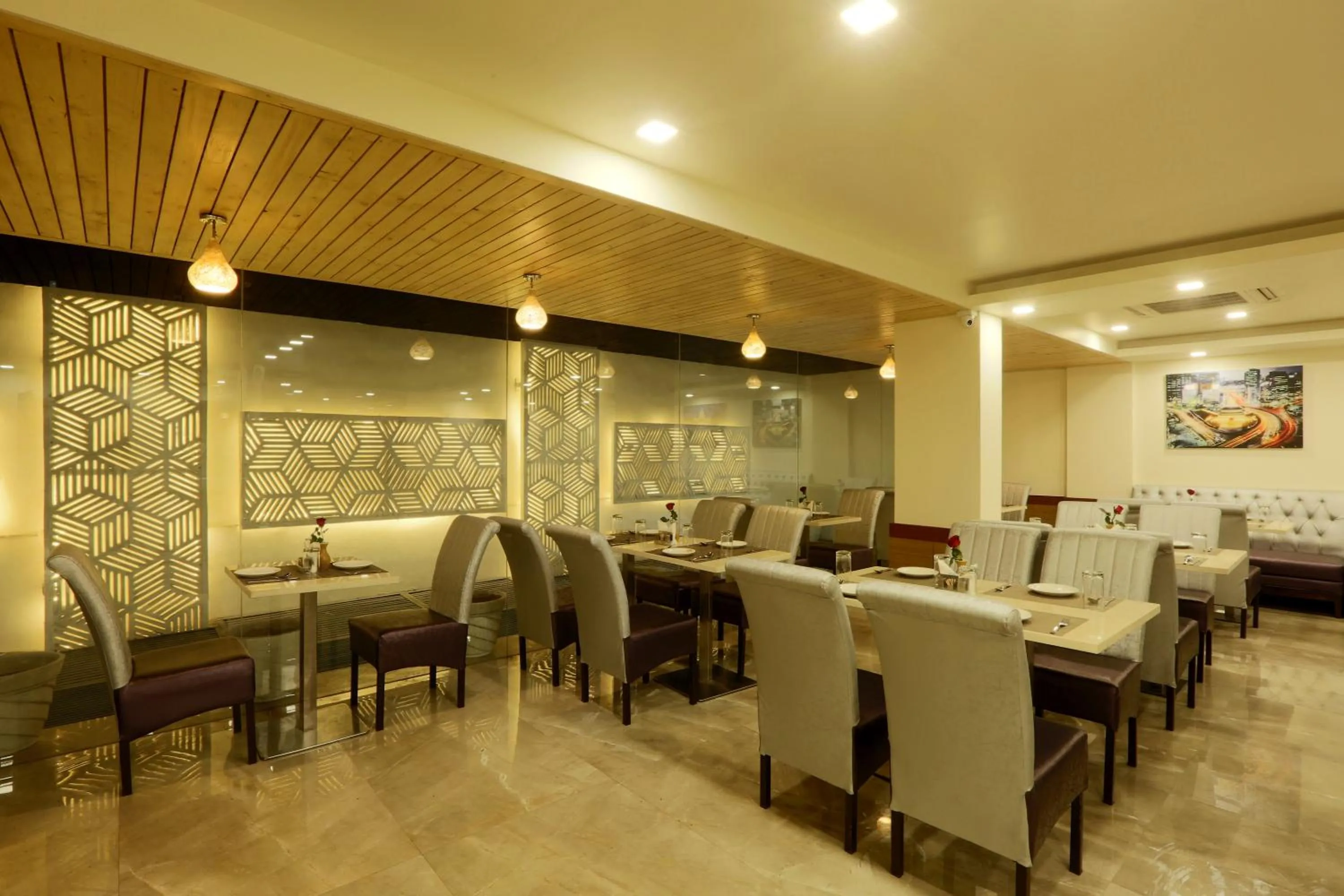 Restaurant/places to eat in Hotel Omega - Gurgaon Central, Sec 45