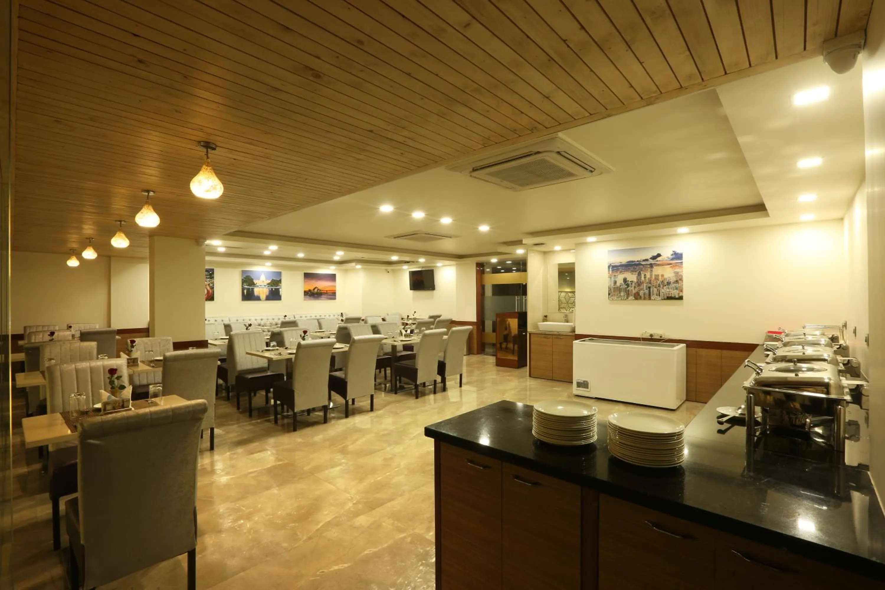 Restaurant/places to eat in Hotel Omega - Gurgaon Central, Sec 45