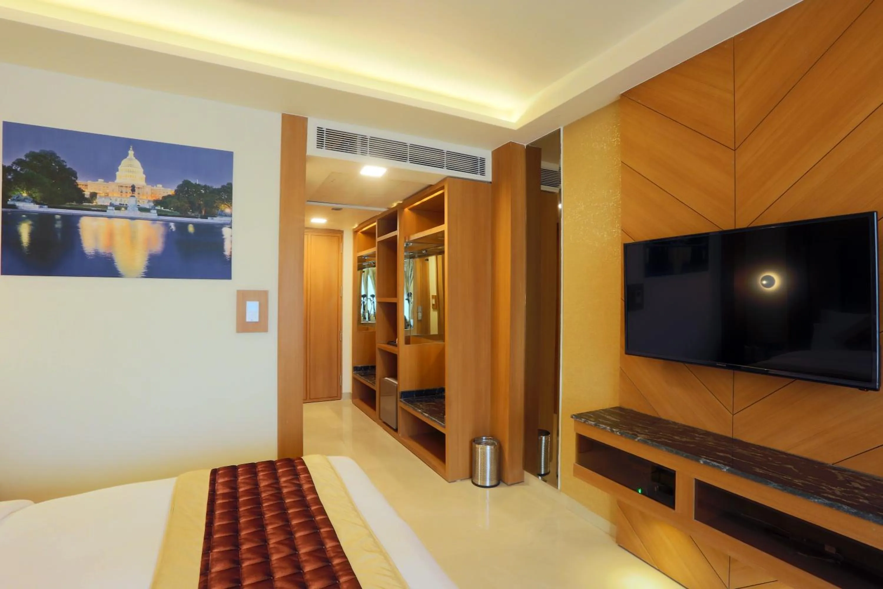 TV and multimedia, Bed in Hotel Omega - Gurgaon Central, Sec 45