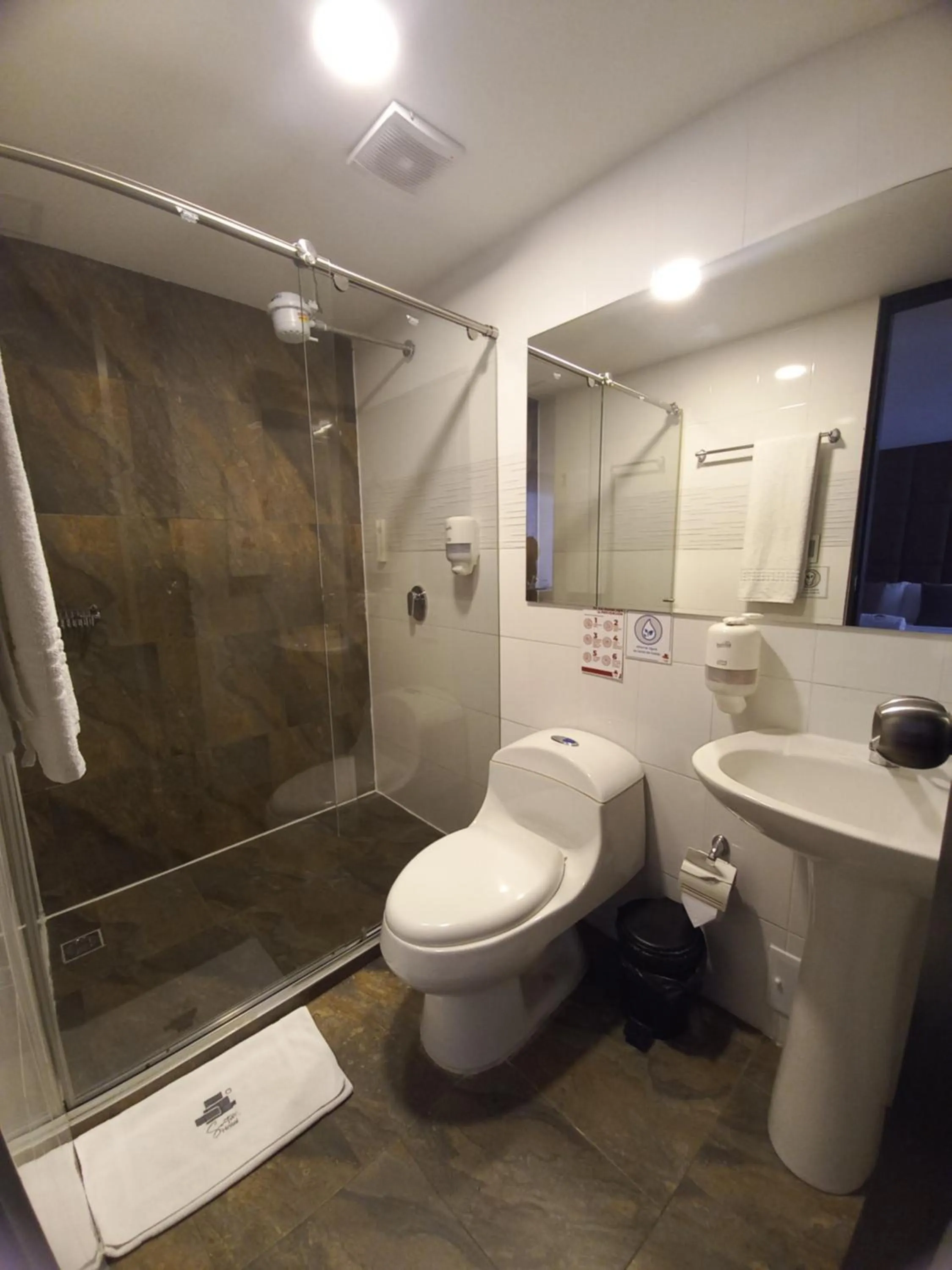 Bathroom in HOTEL SANTORI