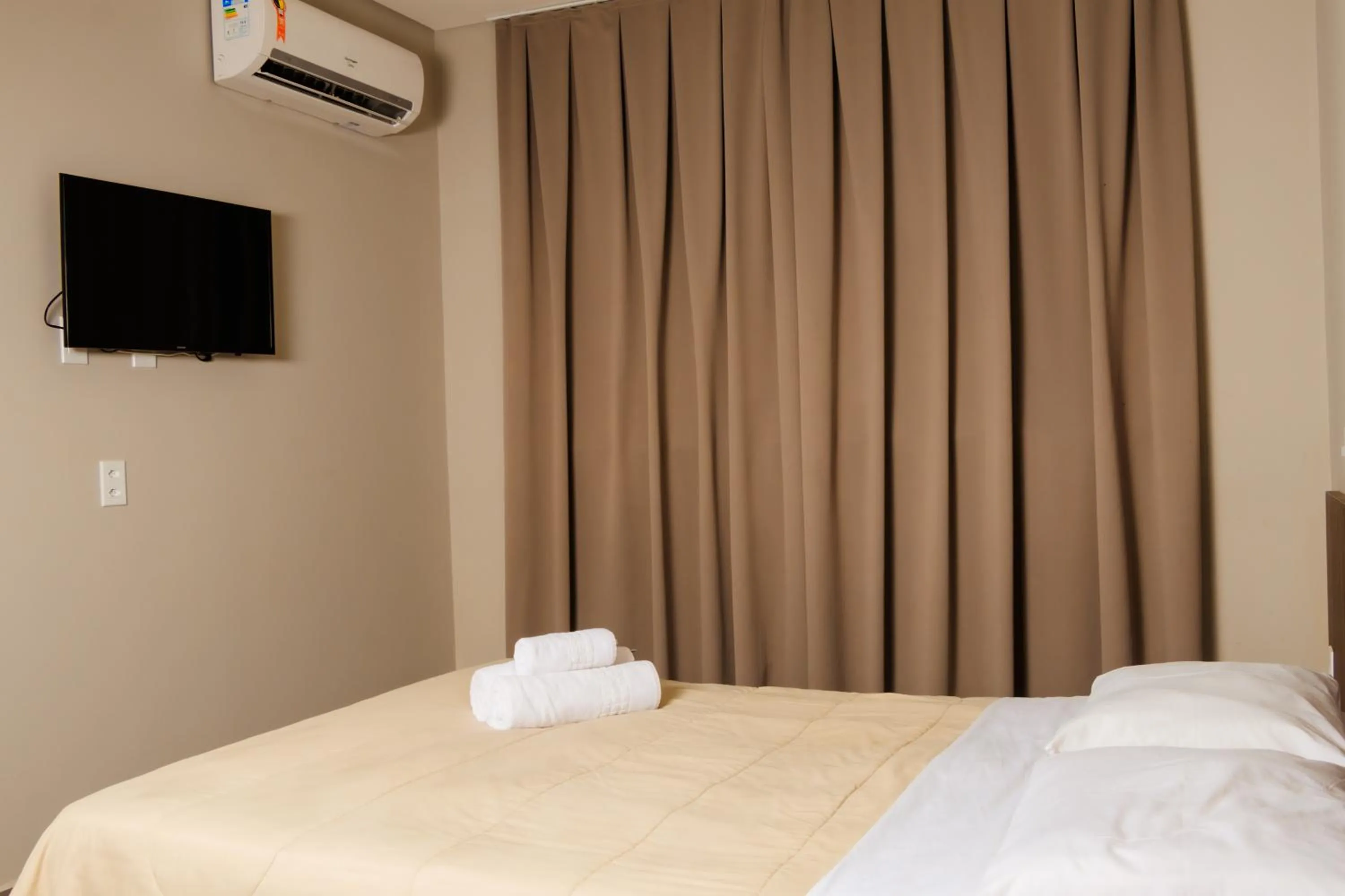 Bedroom, Bed in Vila Castelo Residencial no Centro de Foz