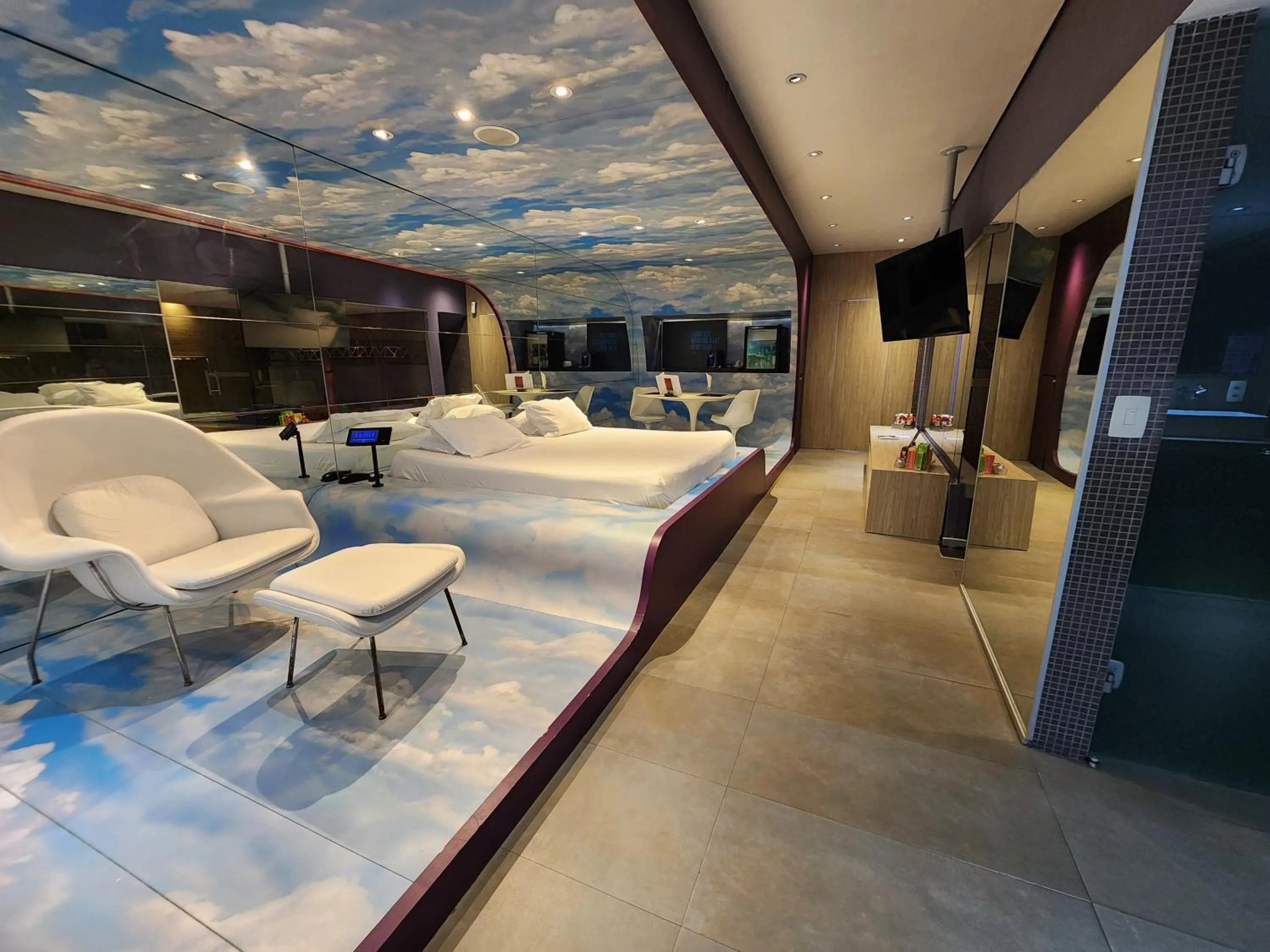 Photo of the whole room in Lush Motel Ipiranga