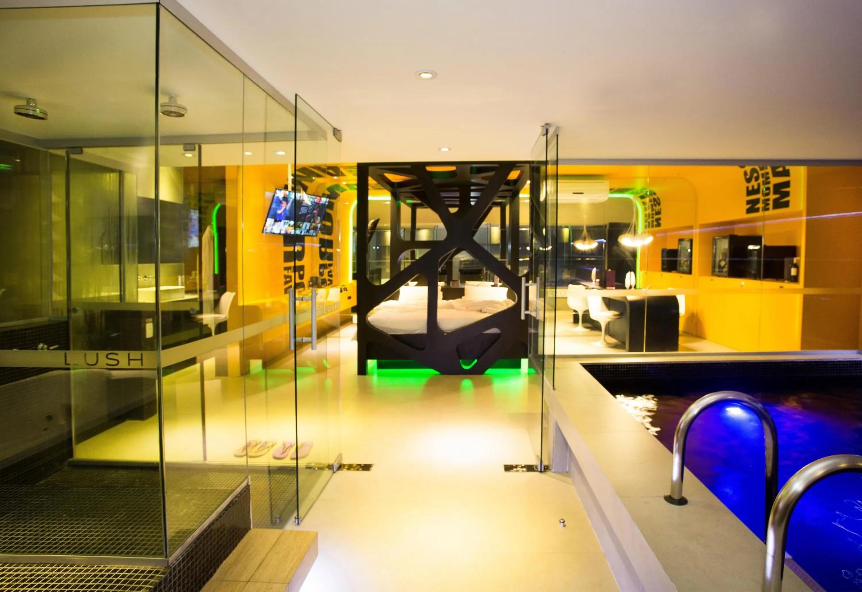 Photo of the whole room in Lush Motel Ipiranga