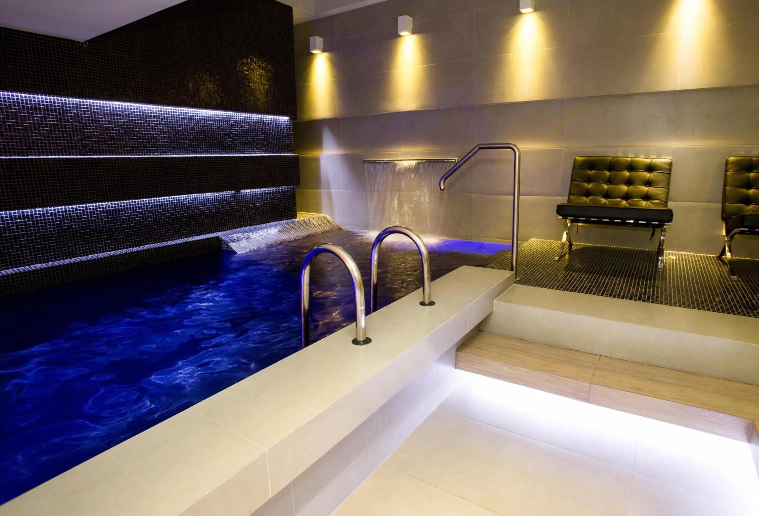 Swimming pool in Lush Motel Ipiranga