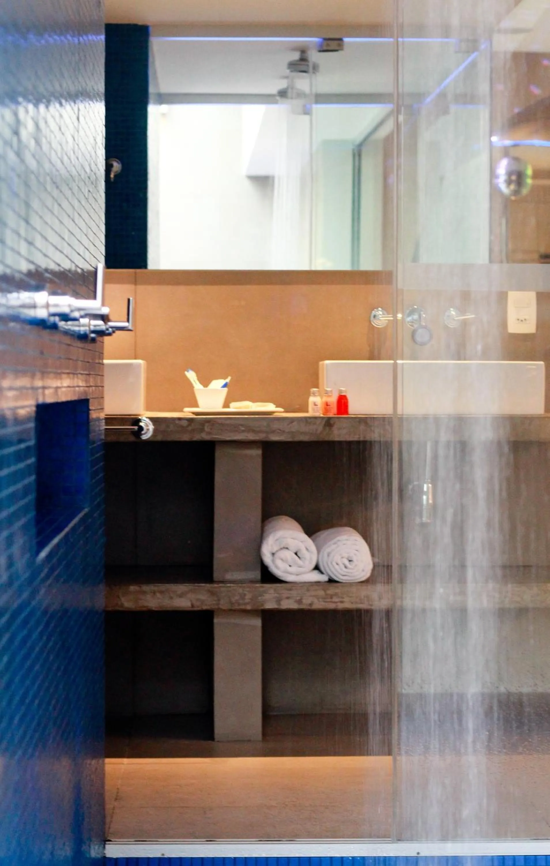 Shower in Lush Motel Ipiranga