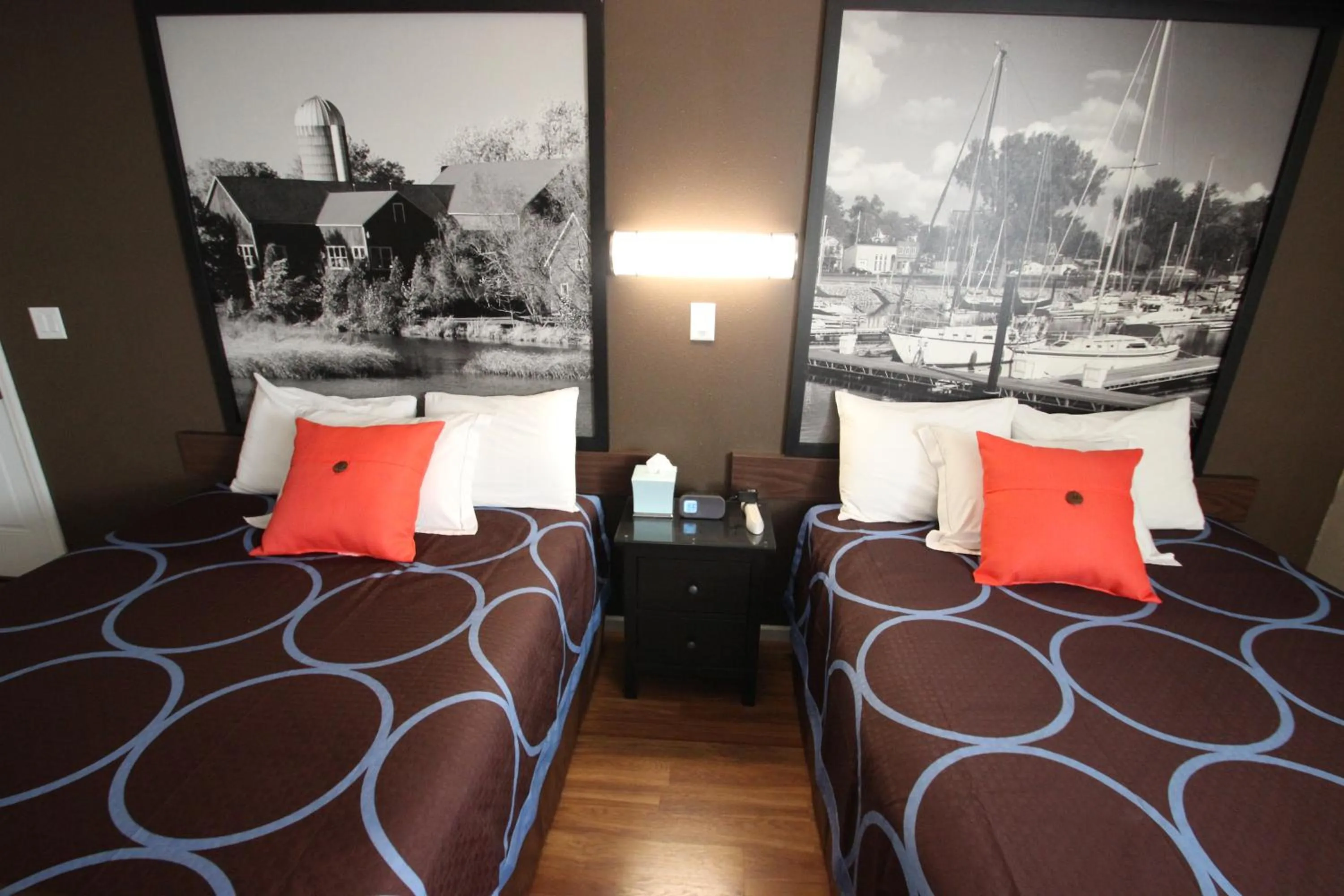 Bedroom, Bed in Koreana in Decorah