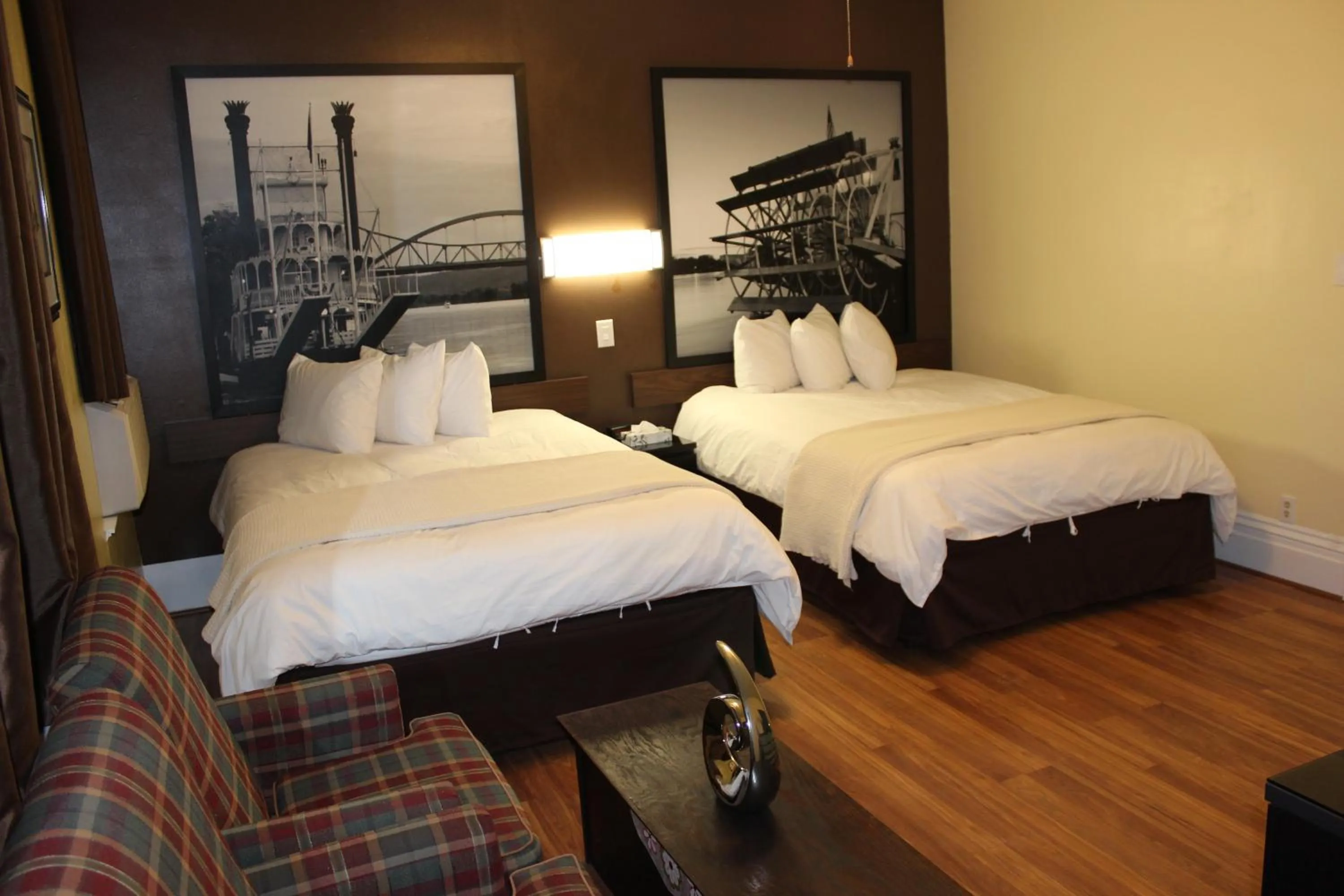 Photo of the whole room, Bed in Koreana in Decorah