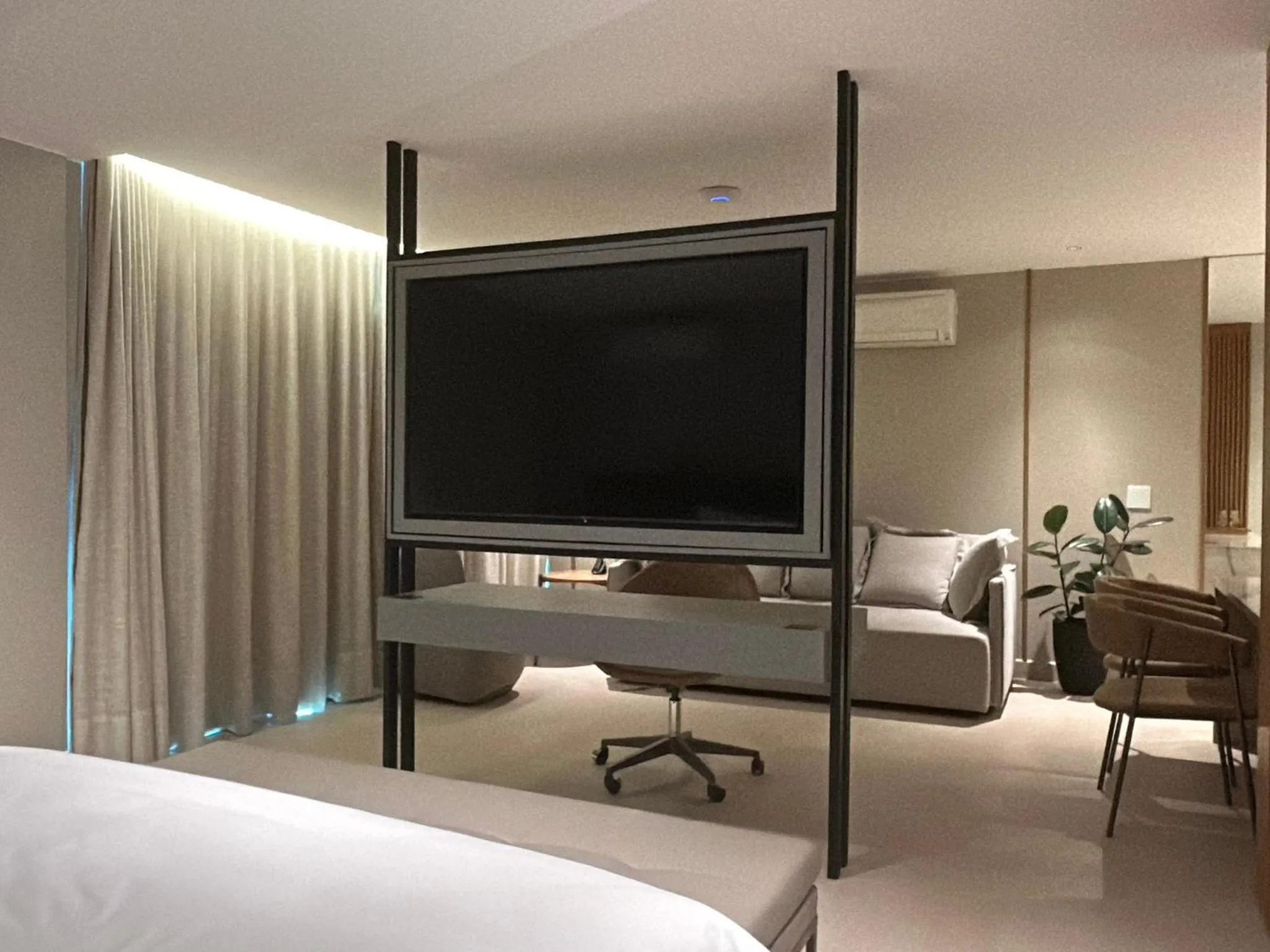 TV and multimedia, Bed in Jade Hotel Brasília