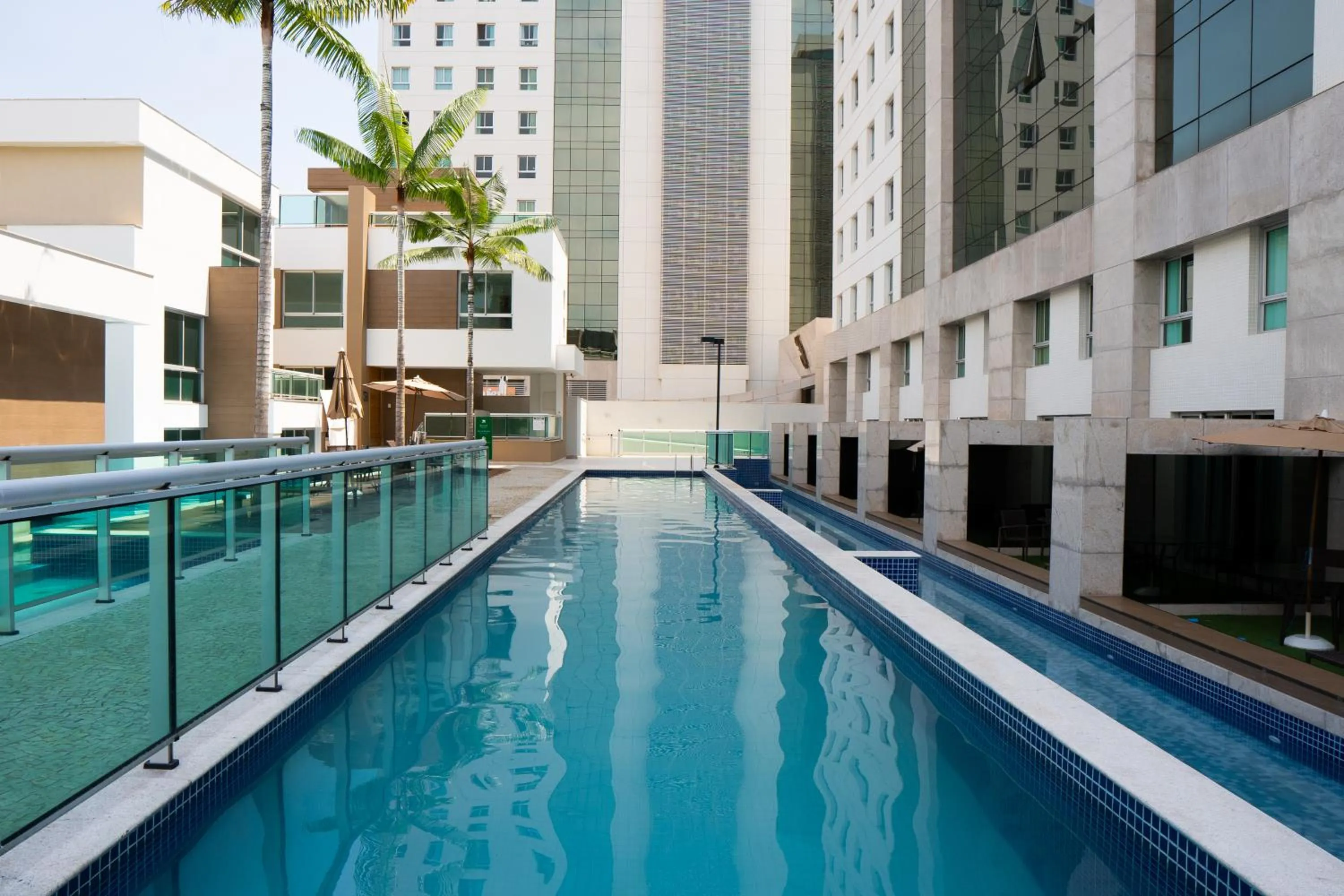 Swimming pool in Jade Hotel Brasília