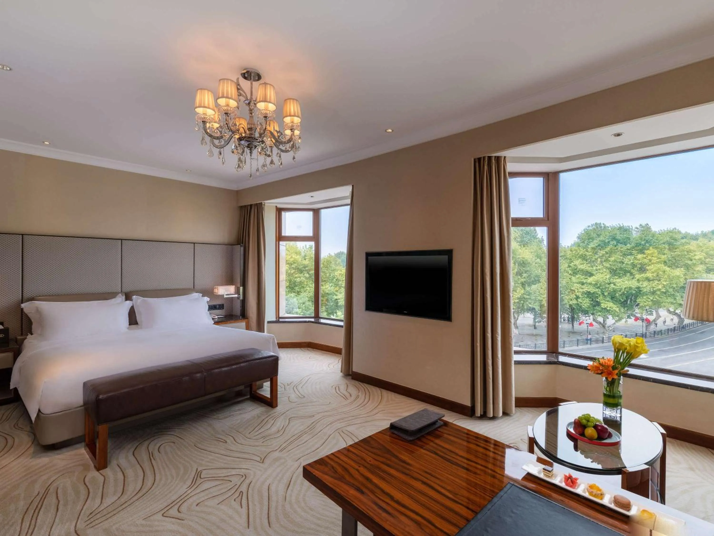Bedroom, Bed in Sofitel Hangzhou Westlake - Few steps to West Lake, with panoramic lake view terrace