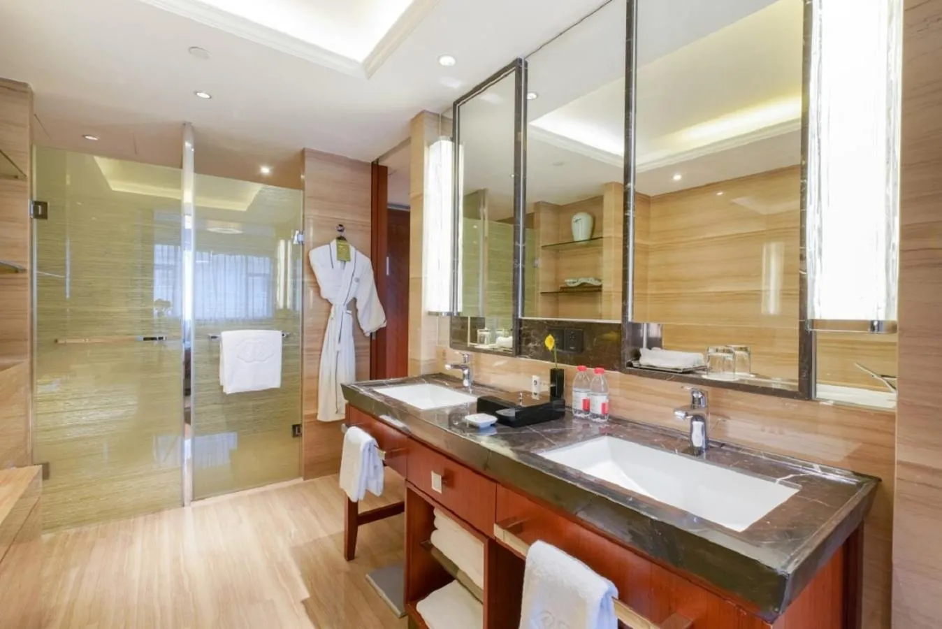 Photo of the whole room in Sofitel Hangzhou Westlake - Few steps to West Lake, with panoramic lake view terrace