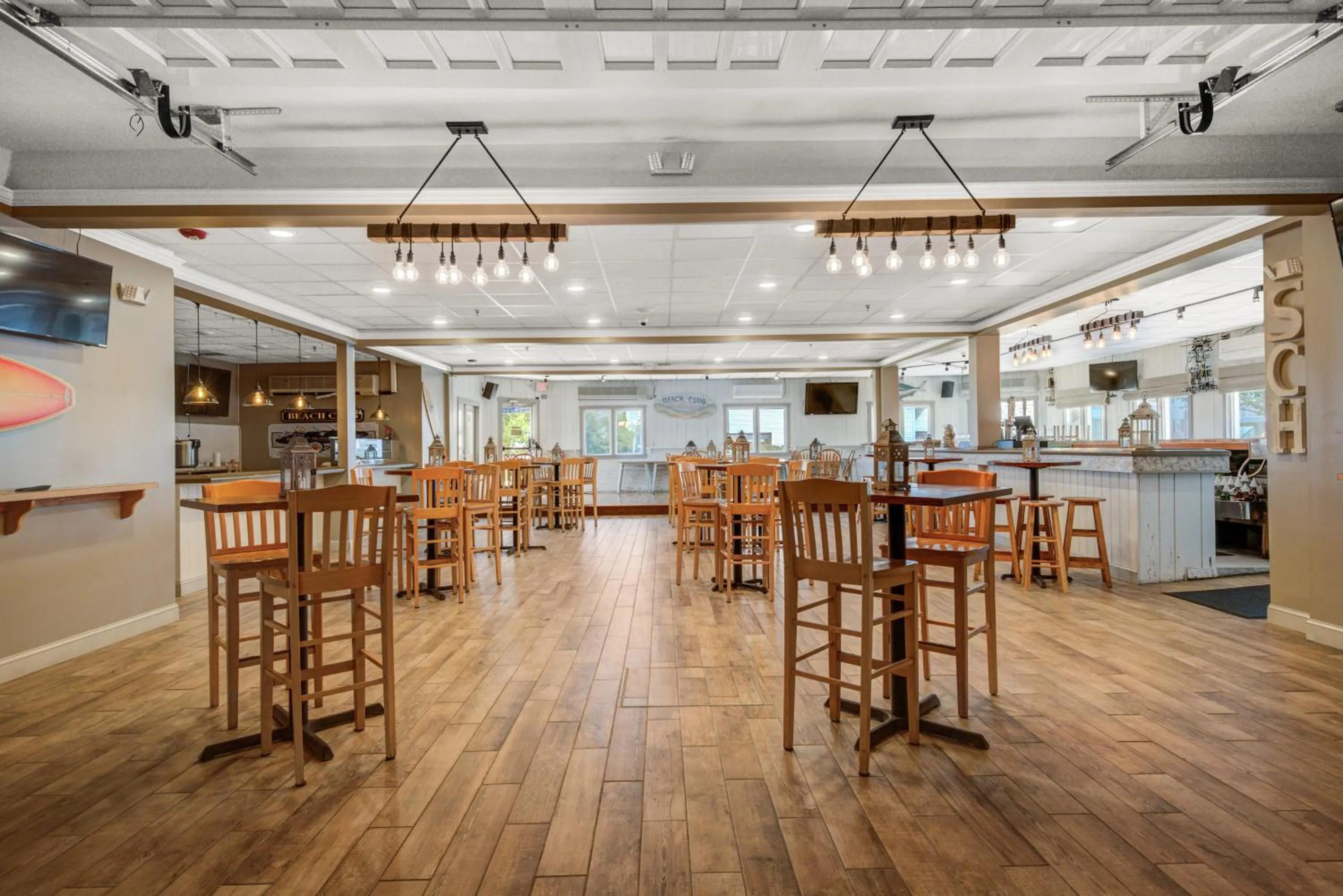 Restaurant/places to eat in Surf City Hotel