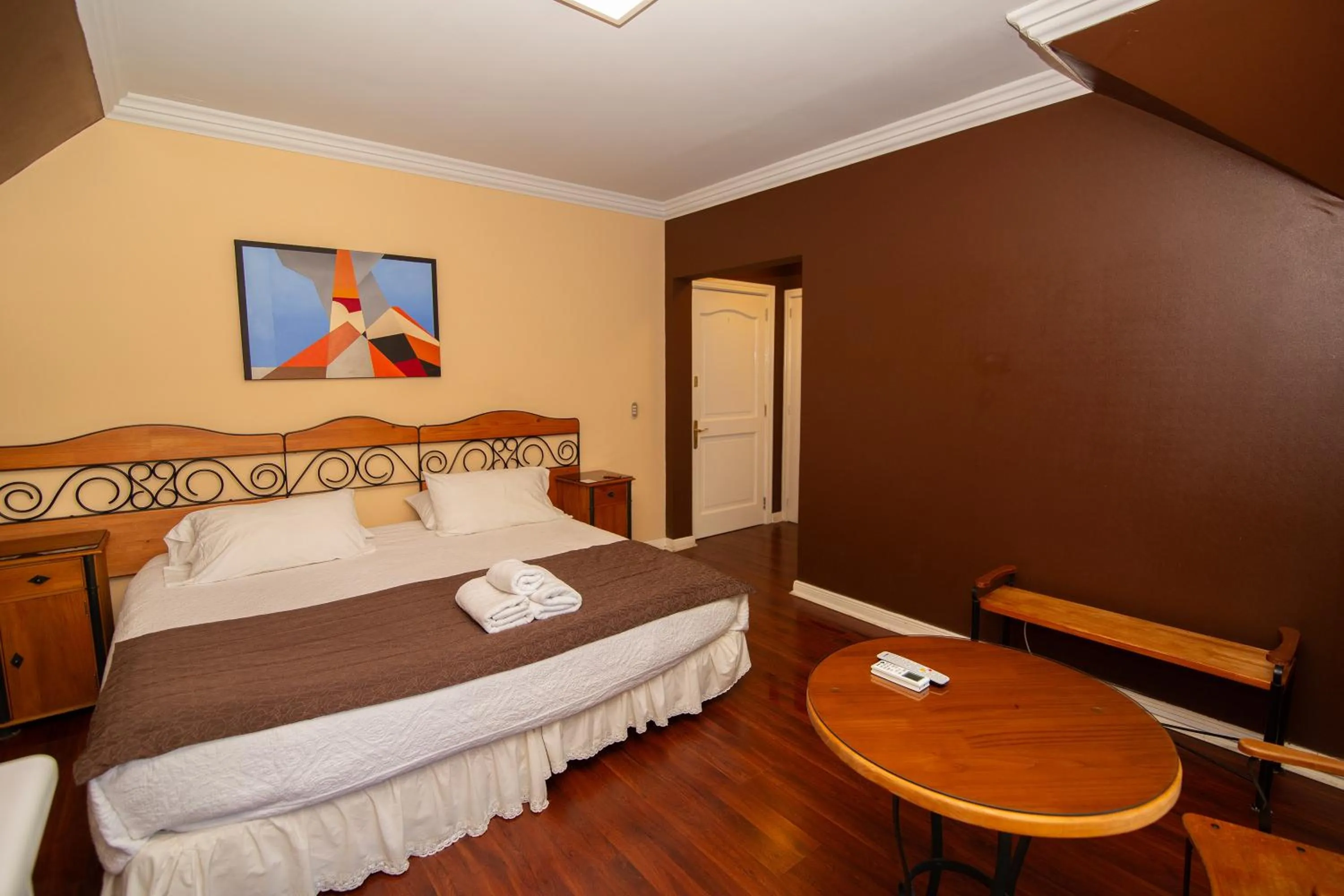 Photo of the whole room, Bed in Hotel Inti Kuyen Plaza