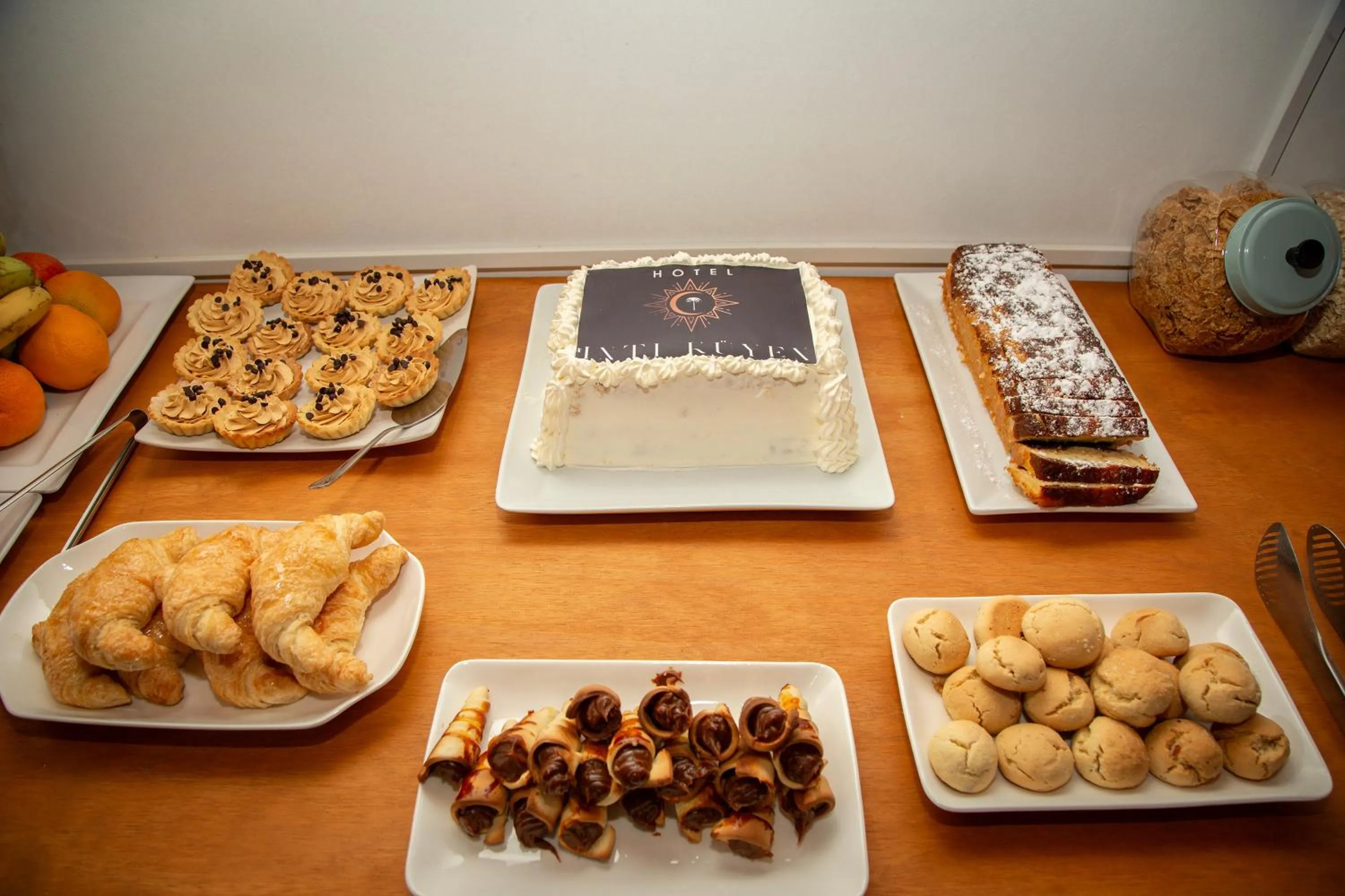 Buffet breakfast in Hotel Inti Kuyen Plaza