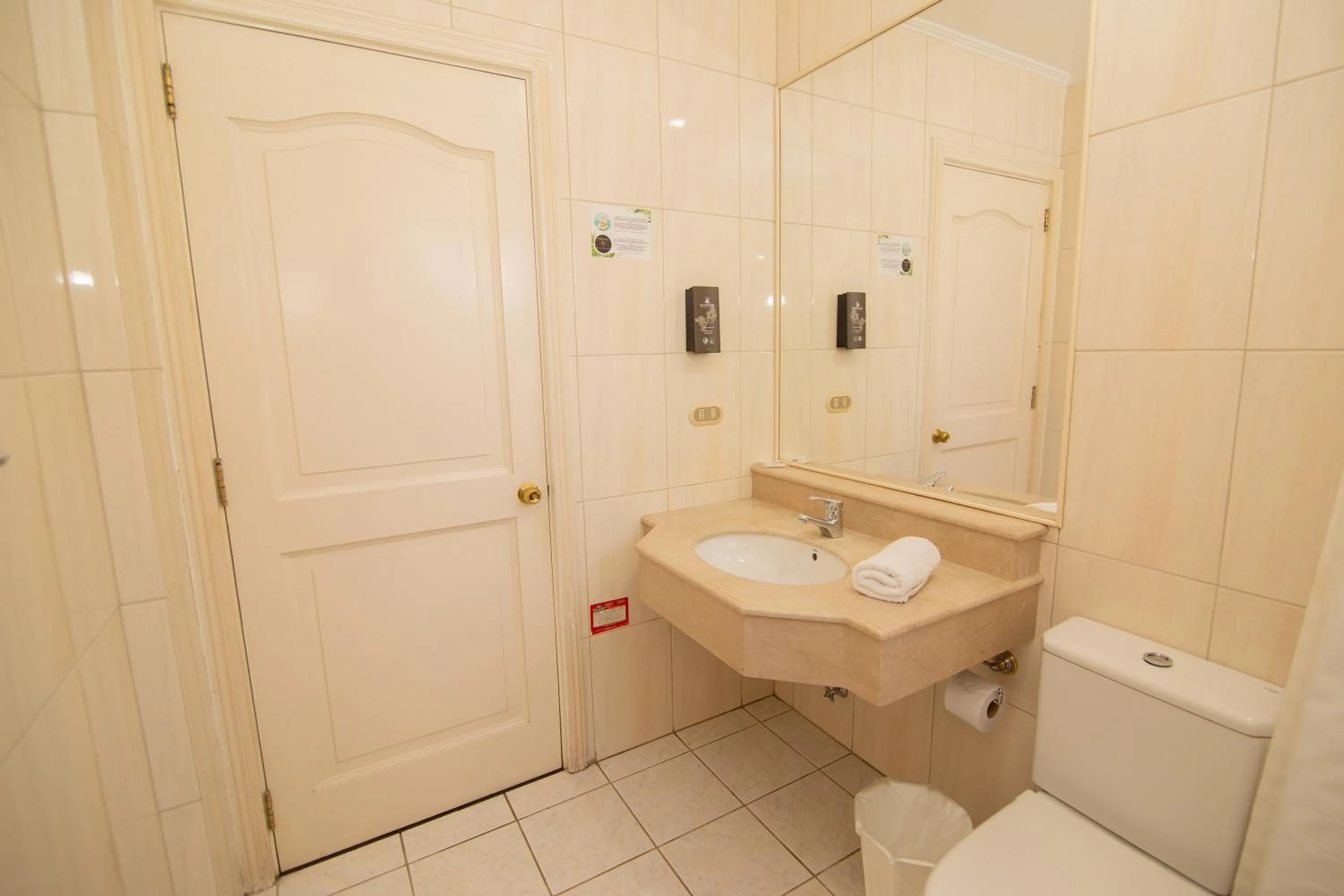 Bathroom in Hotel Inti Kuyen Plaza