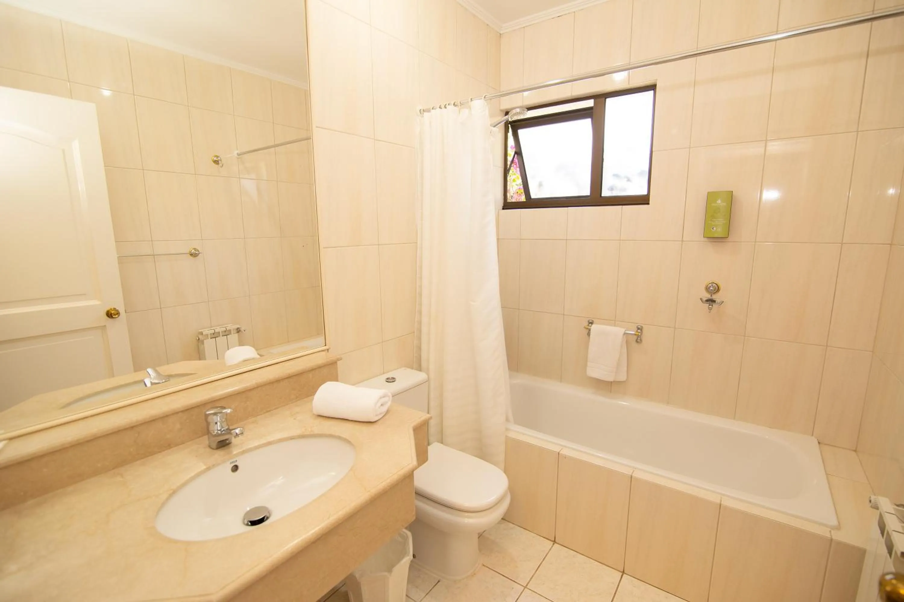 Bathroom in Hotel Inti Kuyen Plaza