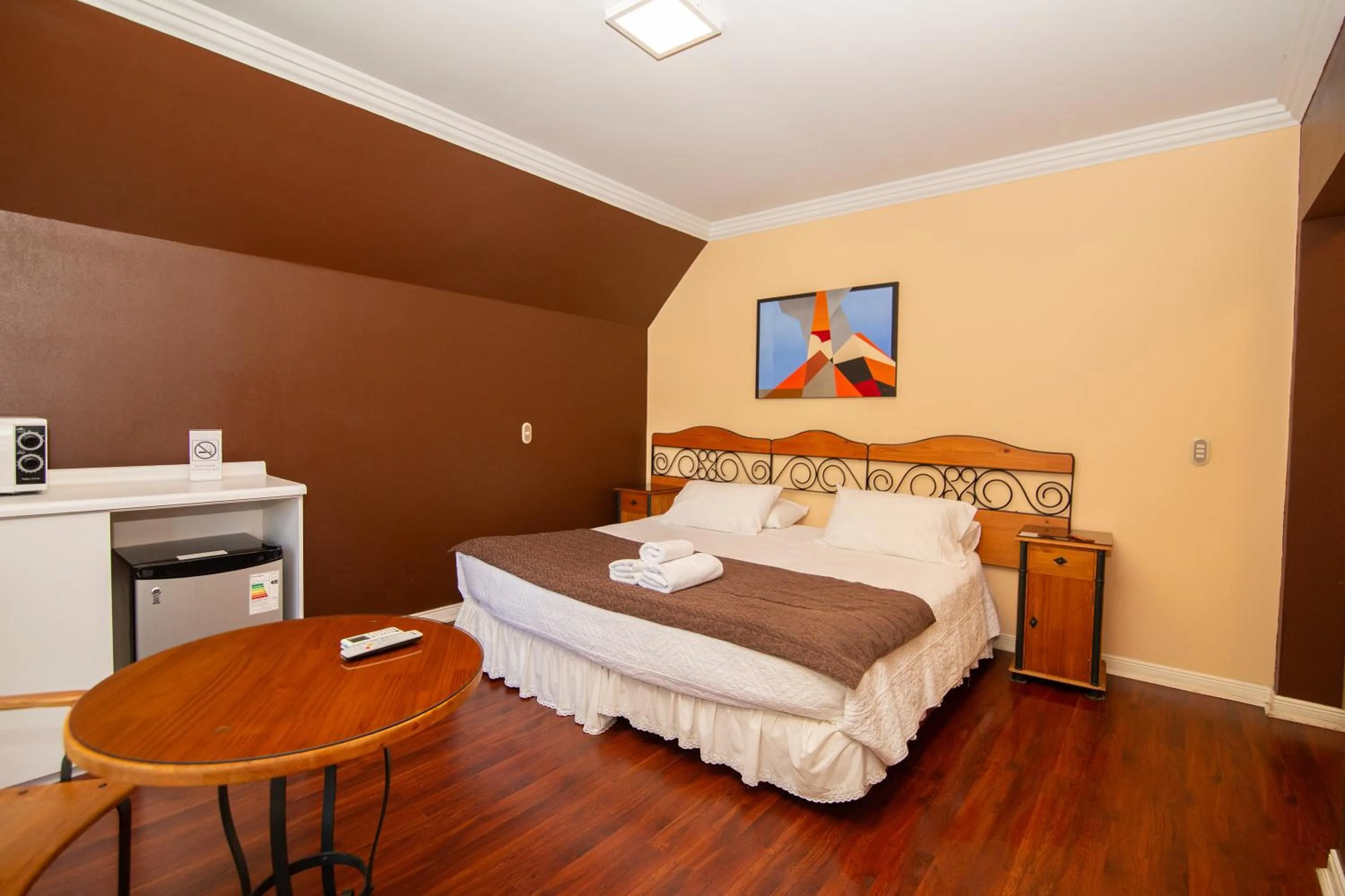 Kitchen or kitchenette, Bed in Hotel Inti Kuyen Plaza