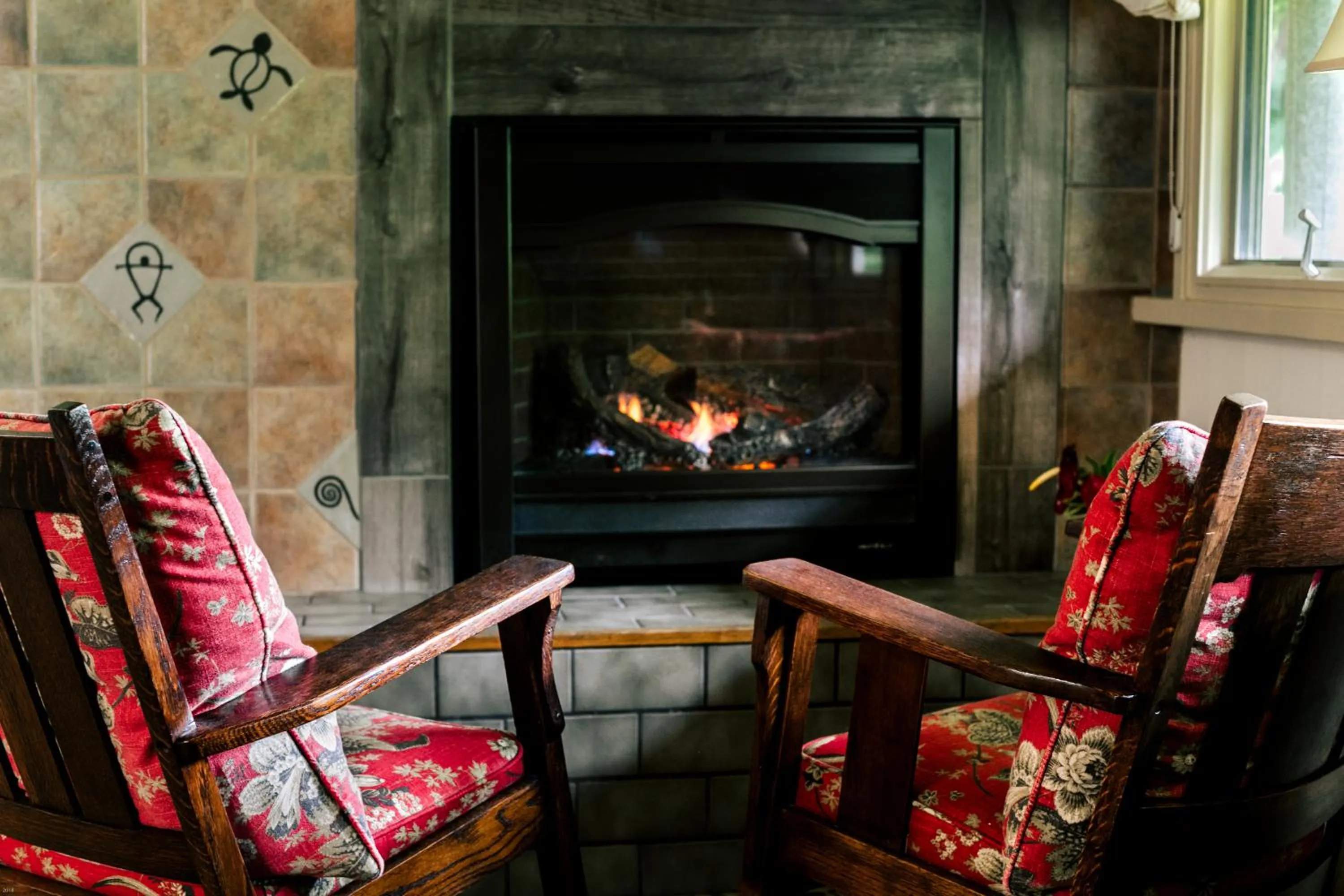 Living room in Kilauea Lodge and Restaurant